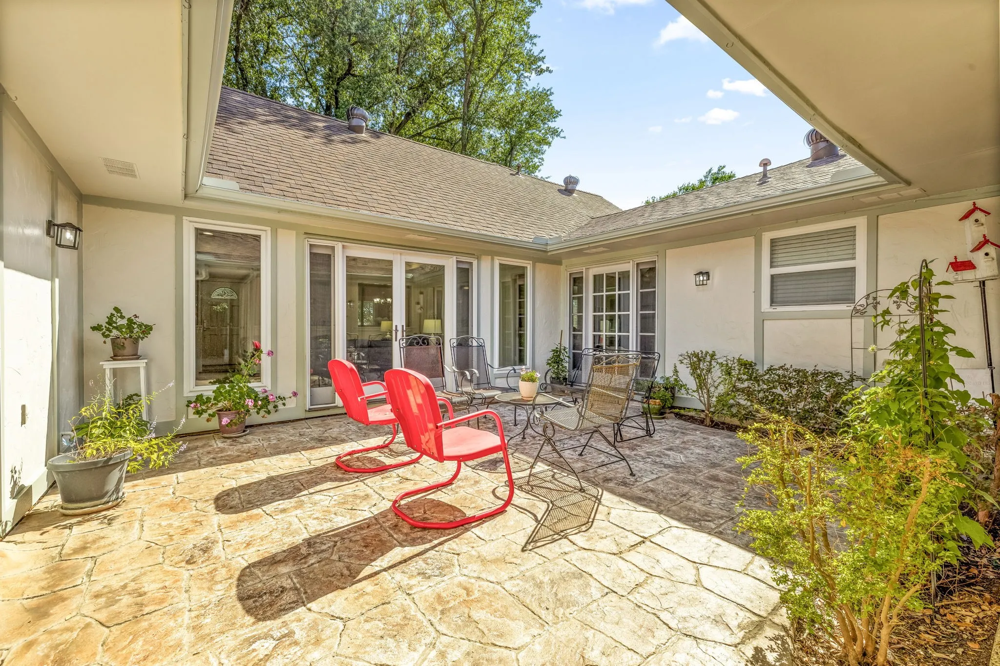 Single Family Residence For Sale in Dallas County , 9519 Robin Meadow Drive, Dallas, Texas 75243, 3 Bedrooms, 3 Bathrooms, 3 Garage spaces, 2,498 Sqft, built in 1975, Price $699,000, mls#21289477, Real Estate Agent in Dallas, Homes For Sale in Dallas county, Homes For Sale in Dallas, Realtor in Dallas Texas, Real Estate Brokerage Independent Realty Texas, Luminita Cordes Realtor