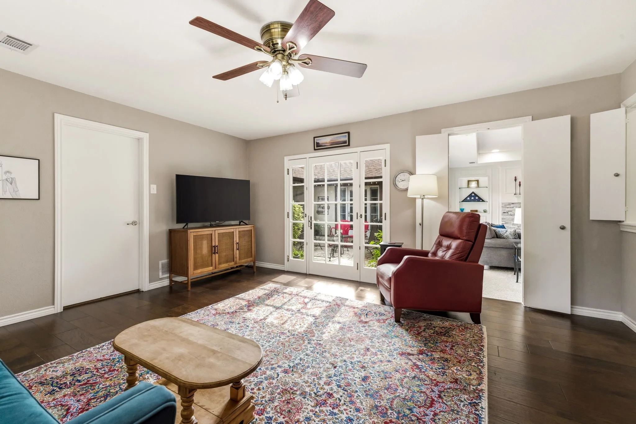 Single Family Residence For Sale in Dallas County , 9519 Robin Meadow Drive, Dallas, Texas 75243, 3 Bedrooms, 3 Bathrooms, 3 Garage spaces, 2,498 Sqft, built in 1975, Price $699,000, mls#21289477, Real Estate Agent in Dallas, Homes For Sale in Dallas county, Homes For Sale in Dallas, Realtor in Dallas Texas, Real Estate Brokerage Independent Realty Texas, Luminita Cordes Realtor