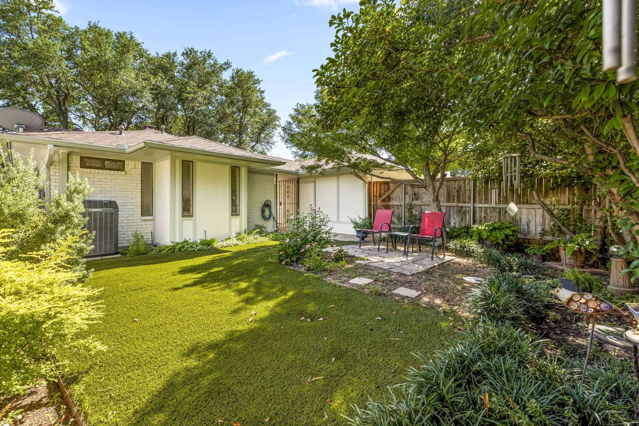Single Family Residence For Sale in Dallas County , 9519 Robin Meadow Drive, Dallas, Texas 75243, 3 Bedrooms, 3 Bathrooms, 3 Garage spaces, 2,498 Sqft, built in 1975, Price $699,000, mls#21289477, Real Estate Agent in Dallas, Homes For Sale in Dallas county, Homes For Sale in Dallas, Realtor in Dallas Texas, Real Estate Brokerage Independent Realty Texas, Luminita Cordes Realtor