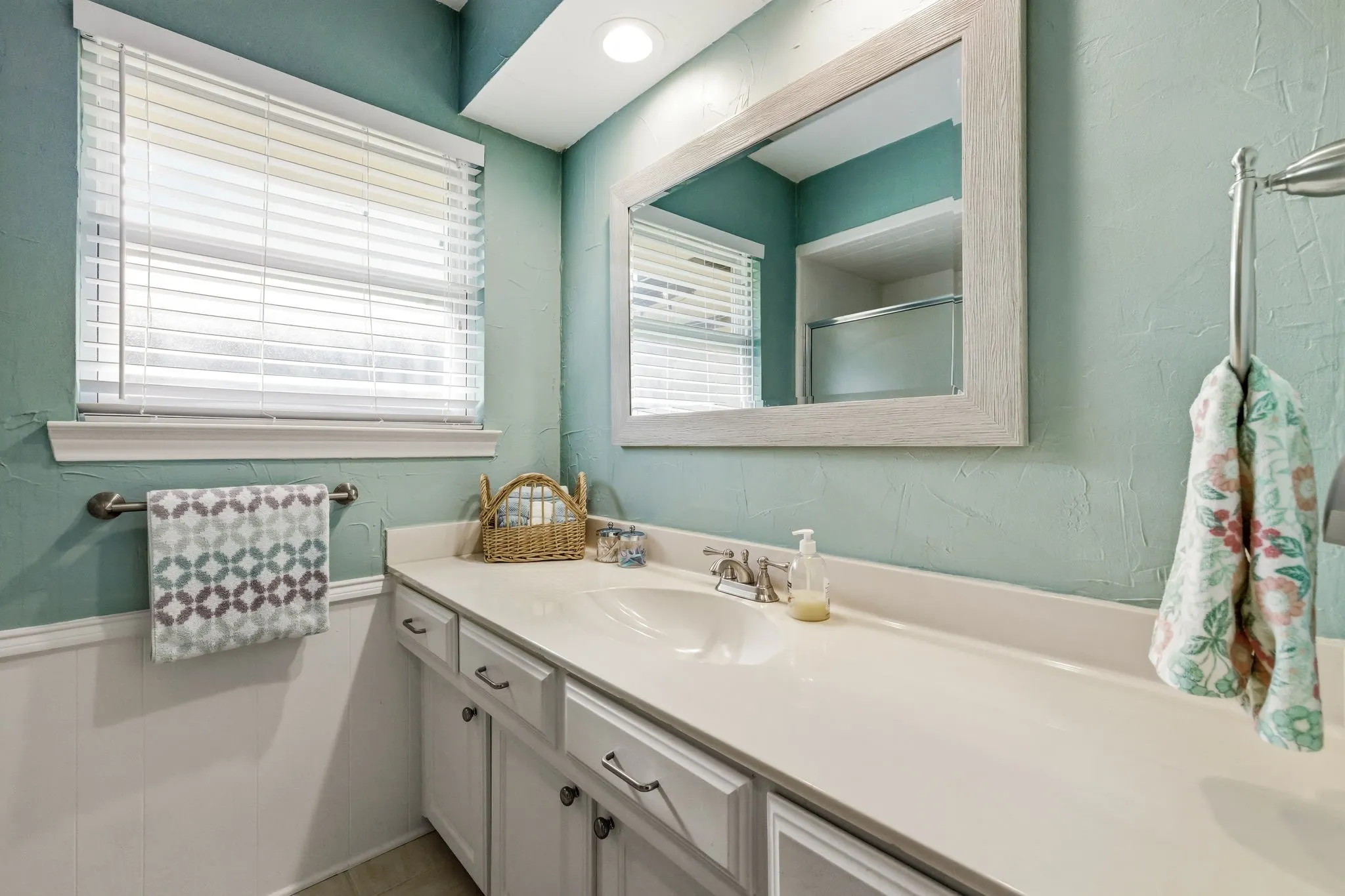 Single Family Residence For Sale in Dallas County , 9519 Robin Meadow Drive, Dallas, Texas 75243, 3 Bedrooms, 3 Bathrooms, 3 Garage spaces, 2,498 Sqft, built in 1975, Price $699,000, mls#21289477, Real Estate Agent in Dallas, Homes For Sale in Dallas county, Homes For Sale in Dallas, Realtor in Dallas Texas, Real Estate Brokerage Independent Realty Texas, Luminita Cordes Realtor