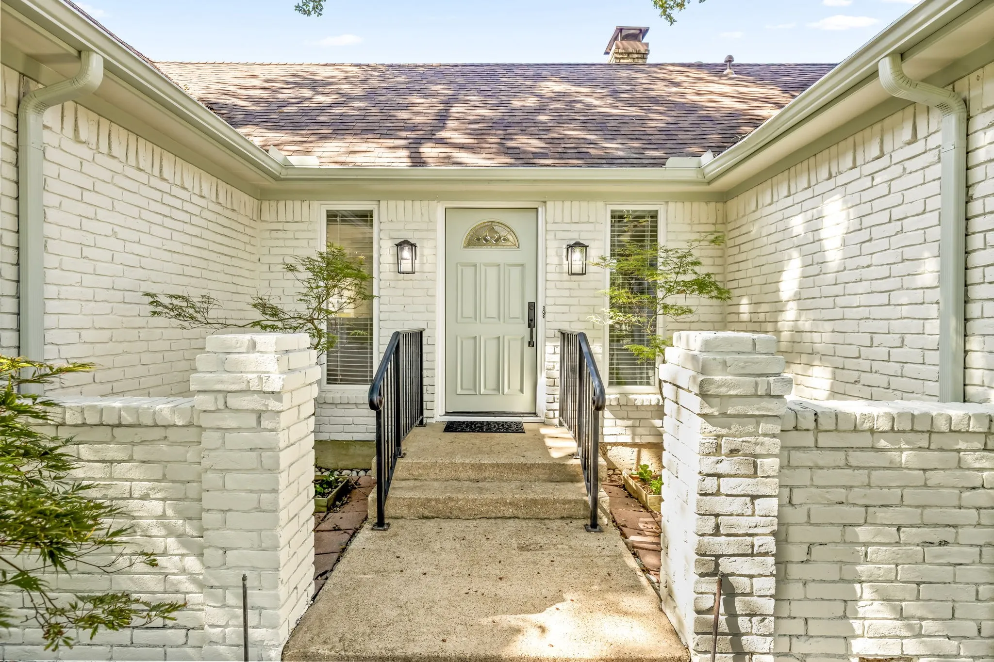 Single Family Residence For Sale in Dallas County , 9519 Robin Meadow Drive, Dallas, Texas 75243, 3 Bedrooms, 3 Bathrooms, 3 Garage spaces, 2,498 Sqft, built in 1975, Price $699,000, mls#21289477, Real Estate Agent in Dallas, Homes For Sale in Dallas county, Homes For Sale in Dallas, Realtor in Dallas Texas, Real Estate Brokerage Independent Realty Texas, Luminita Cordes Realtor