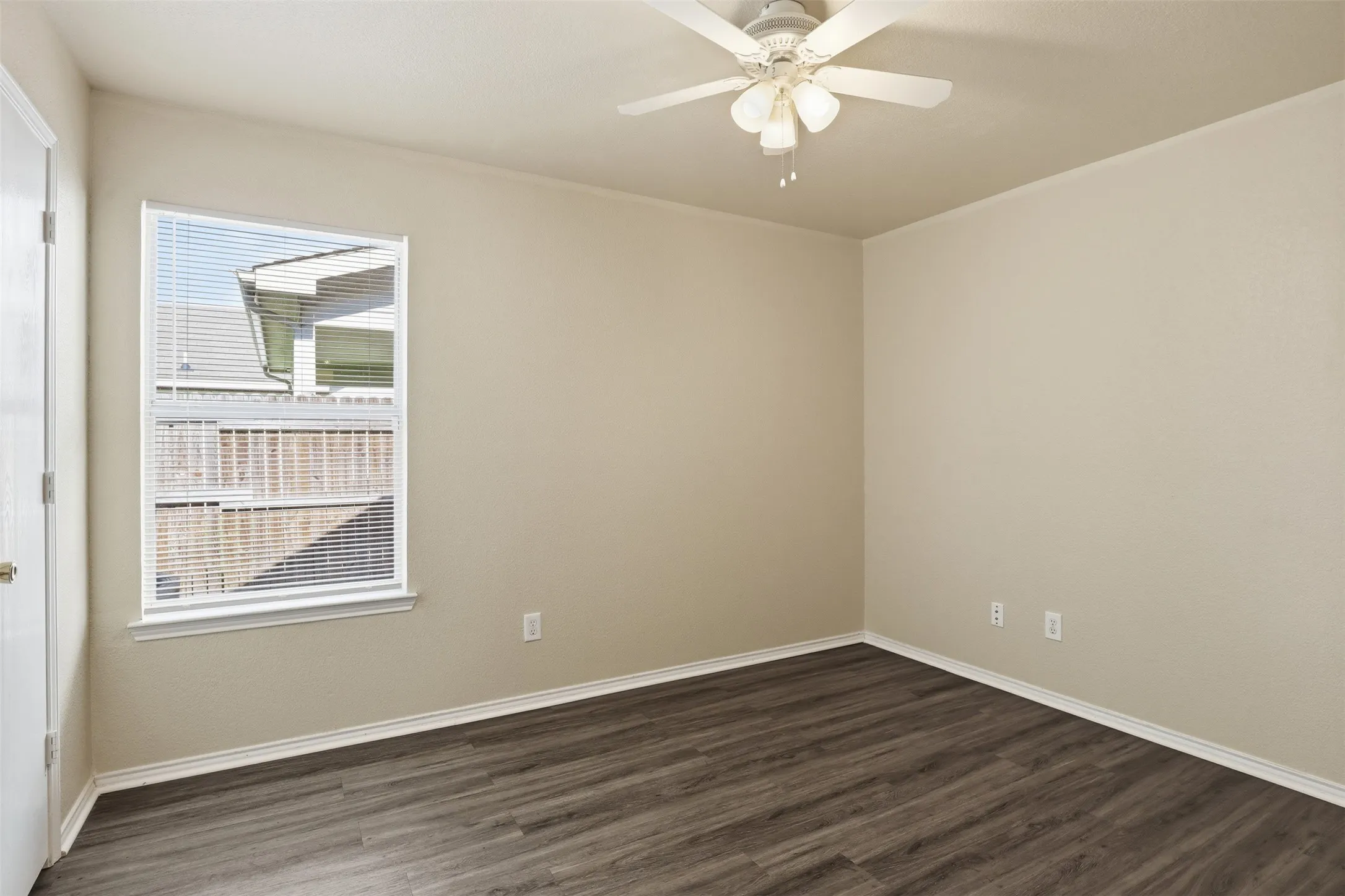 Single Family Residence For Sale in Tarrant County , 1452 Pine Lane, Fort Worth, Texas 76140, 3 Bedroom, 2 Bathroom, 1 Garage spaces, 1,098 Sqft, built in 2004, mls#21289127, Real Estate Agent in Fort Worth, Homes For Sale in Tarrant county, Homes For Sale in Fort Worth, Realtor in Fort Worth Texas, Real Estate Brokerage Independent Realty Texas, Luminita Cordes Realtor