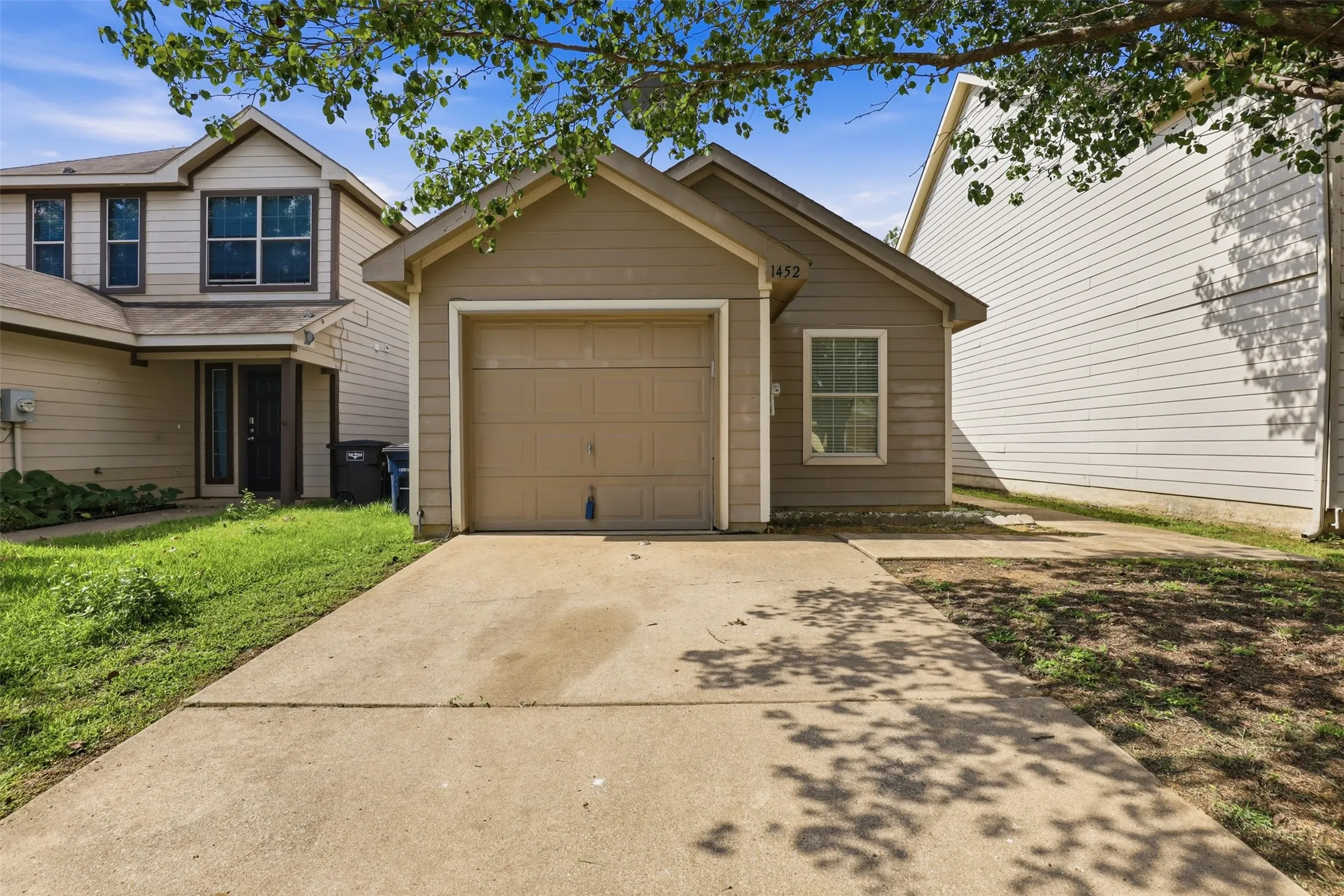 Single Family Residence For Sale in Tarrant County , 1452 Pine Lane, Fort Worth, Texas 76140, 3 Bedroom, 2 Bathroom, 1 Garage spaces, 1,098 Sqft, built in 2004, mls#21289127, Real Estate Agent in Fort Worth, Homes For Sale in Tarrant county, Homes For Sale in Fort Worth, Realtor in Fort Worth Texas, Real Estate Brokerage Independent Realty Texas, Luminita Cordes Realtor