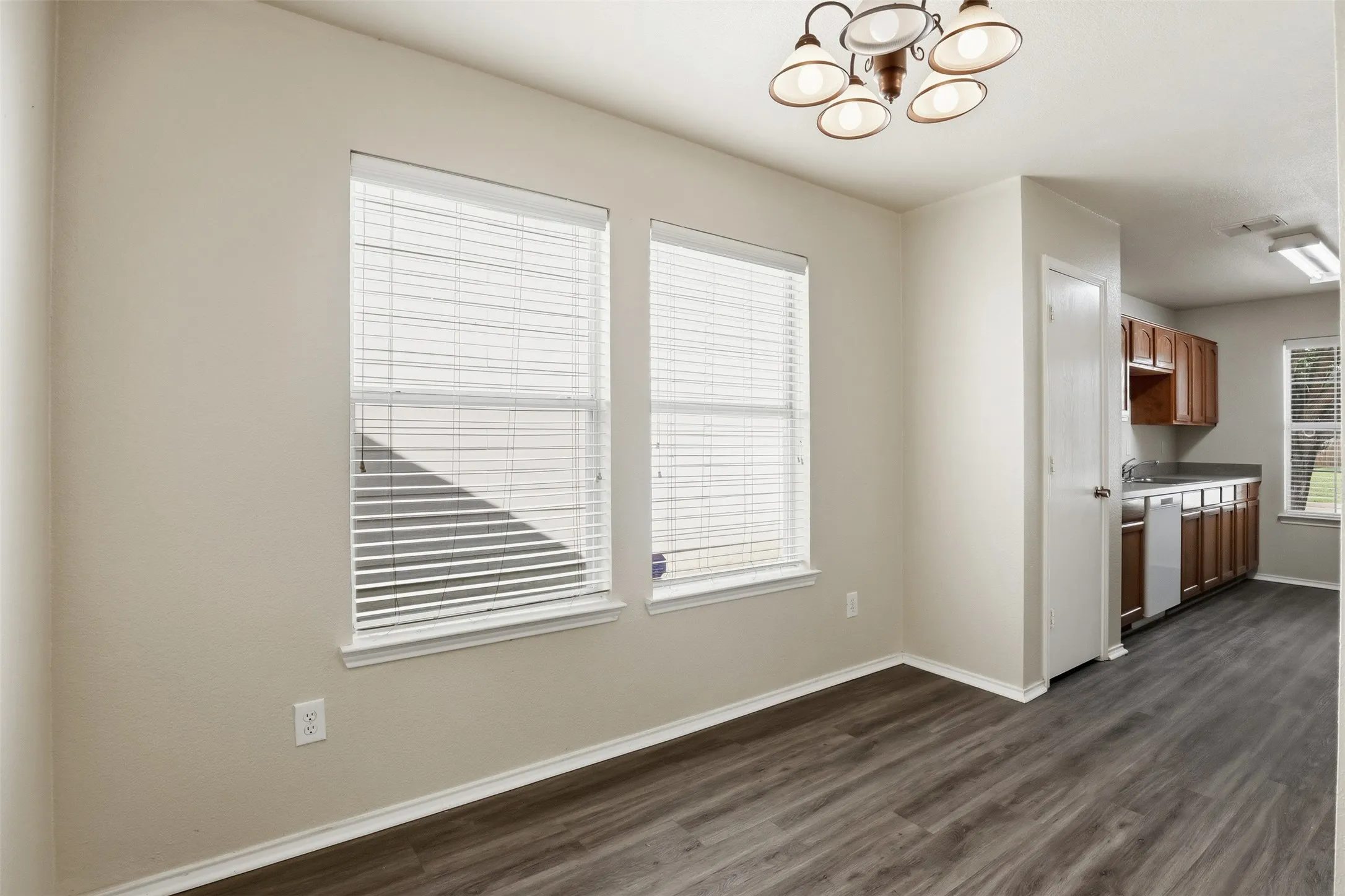 Single Family Residence For Sale in Tarrant County , 1452 Pine Lane, Fort Worth, Texas 76140, 3 Bedroom, 2 Bathroom, 1 Garage spaces, 1,098 Sqft, built in 2004, mls#21289127, Real Estate Agent in Fort Worth, Homes For Sale in Tarrant county, Homes For Sale in Fort Worth, Realtor in Fort Worth Texas, Real Estate Brokerage Independent Realty Texas, Luminita Cordes Realtor