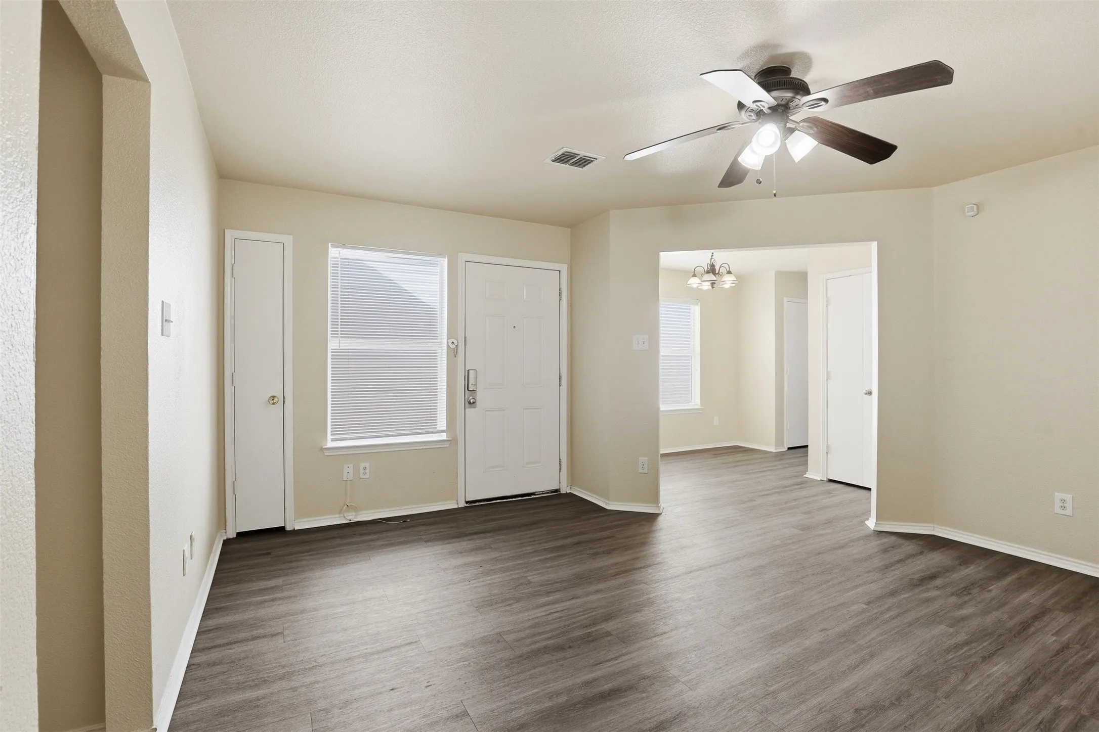 Single Family Residence For Sale in Tarrant County , 1452 Pine Lane, Fort Worth, Texas 76140, 3 Bedroom, 2 Bathroom, 1 Garage spaces, 1,098 Sqft, built in 2004, mls#21289127, Real Estate Agent in Fort Worth, Homes For Sale in Tarrant county, Homes For Sale in Fort Worth, Realtor in Fort Worth Texas, Real Estate Brokerage Independent Realty Texas, Luminita Cordes Realtor