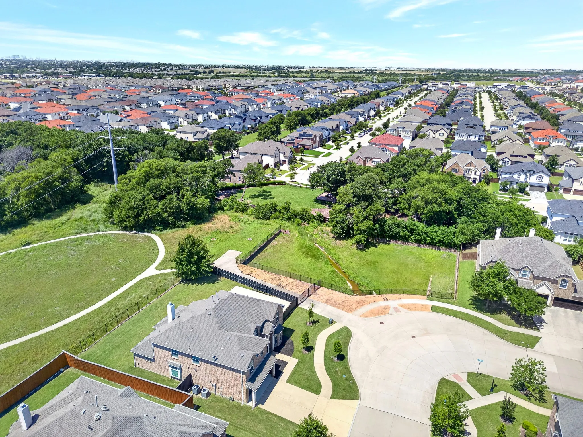 Single Family Residence For Sale in Collin County , 13811 Sorano Drive, Frisco, Texas 75035, 5 Bedroom, 4 Bathroom, 2 Garage spaces, 3,895 Sqft, built in 2013, mls#21281721, Real Estate Agent in Frisco, Homes For Sale in Collin county, Homes For Sale in Frisco, Realtor in Frisco Texas, Real Estate Brokerage Independent Realty Texas, Luminita Cordes Realtor