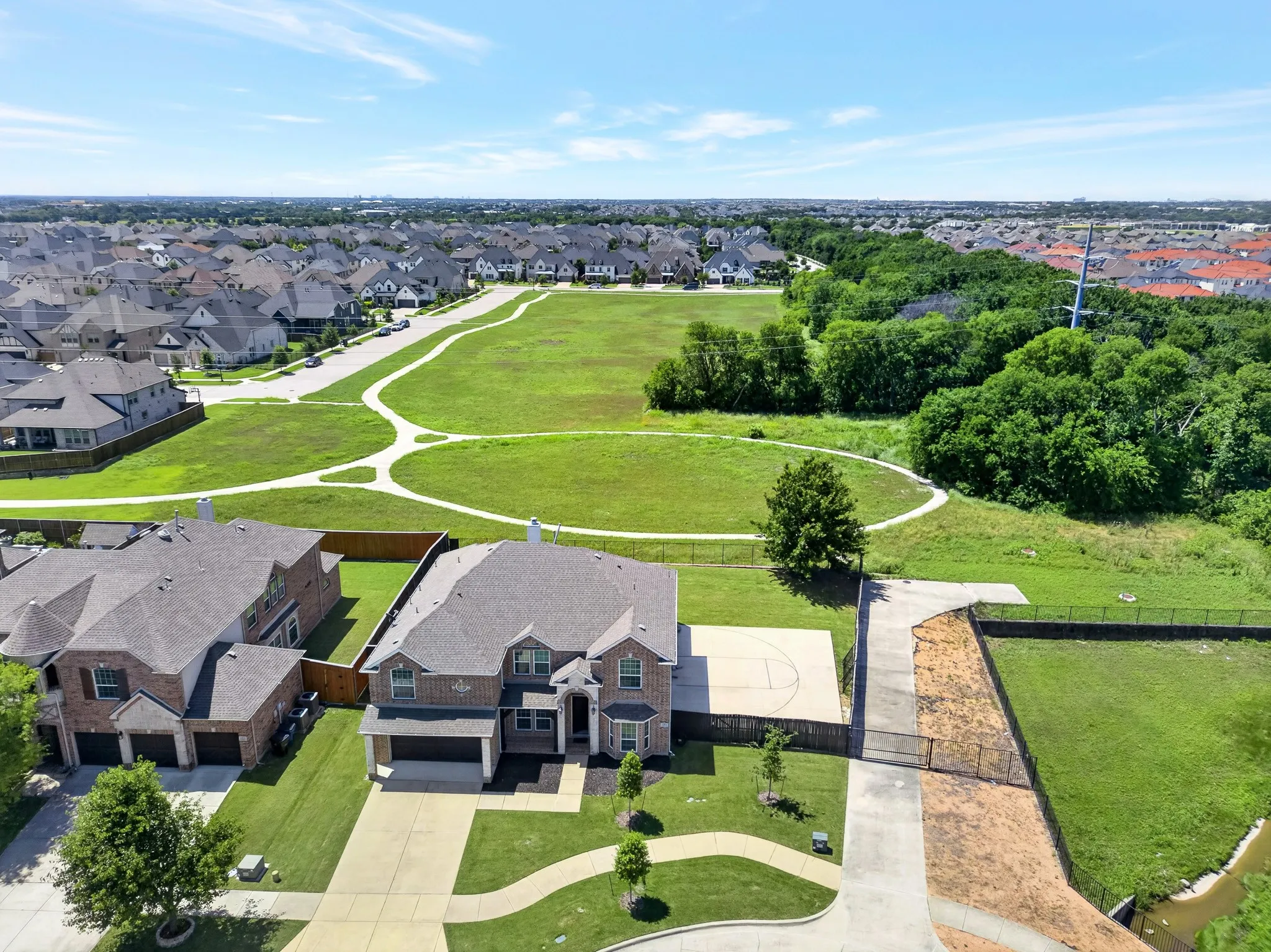 Single Family Residence For Sale in Collin County , 13811 Sorano Drive, Frisco, Texas 75035, 5 Bedroom, 4 Bathroom, 2 Garage spaces, 3,895 Sqft, built in 2013, mls#21281721, Real Estate Agent in Frisco, Homes For Sale in Collin county, Homes For Sale in Frisco, Realtor in Frisco Texas, Real Estate Brokerage Independent Realty Texas, Luminita Cordes Realtor