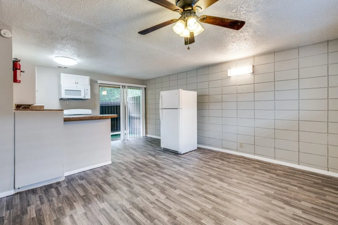 Apartment For Rent in Tarrant County , 2213 Capri Drive 215, Fort Worth, Texas 76114, 0, 1 Bathroom, Garage spaces, 400 Sqft, built in 1959, mls#21290007, Real Estate Agent in Fort Worth, Homes For Rent in Tarrant county, Homes For Rent in Fort Worth, Realtor in Fort Worth Texas, Real Estate Brokerage Independent Realty Texas, Luminita Cordes Realtor
