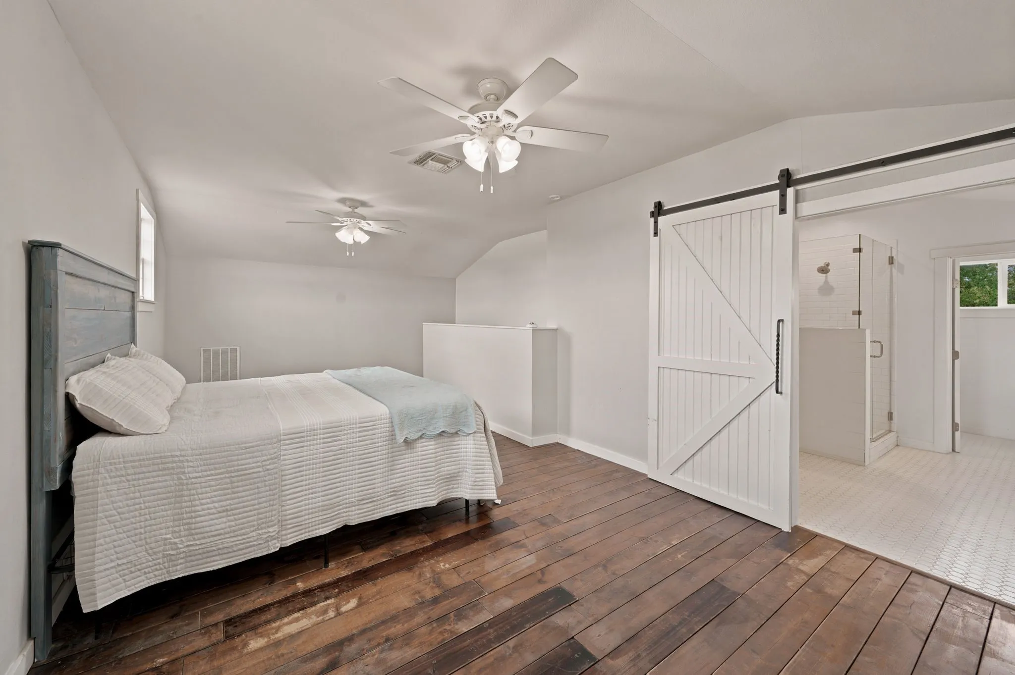 Single Family Residence For Sale in Palo Pinto County , 923 Natty Flat Road, Lipan, Texas 76462, 4 Bedroom, 3 Bathroom, Garage spaces, 2,304 Sqft, built in 1918, mls#21285600, Real Estate Agent in Lipan, Homes For Sale in Palo Pinto county, Homes For Sale in Lipan, Realtor in Lipan Texas, Real Estate Brokerage Independent Realty Texas, Luminita Cordes Realtor
