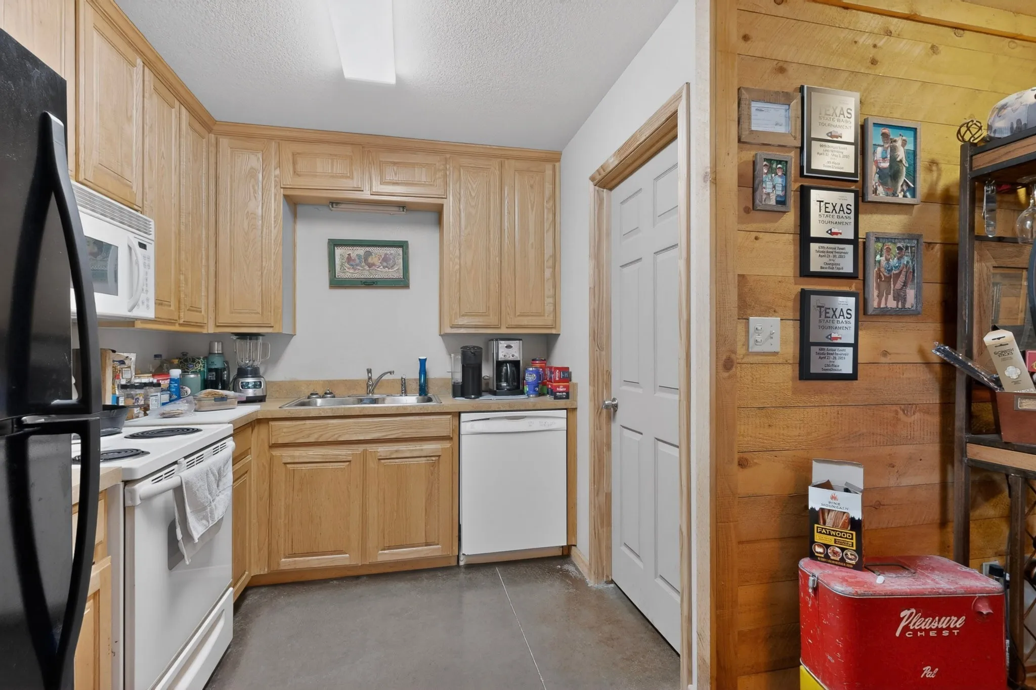 Triplex For Sale in Johnson County , 4505 County Road 805f, Cleburne, Texas 76031, 26 Bedroom, 26 Bathroom, Garage spaces, 15,680 Sqft, built in 2015, Price $2,600,000, mls#21289453, Real Estate Agent in Cleburne, Homes For Sale in Johnson county, Homes For Sale in Cleburne, Realtor in Cleburne Texas, Real Estate Brokerage Independent Realty Texas, Luminita Cordes Realtor