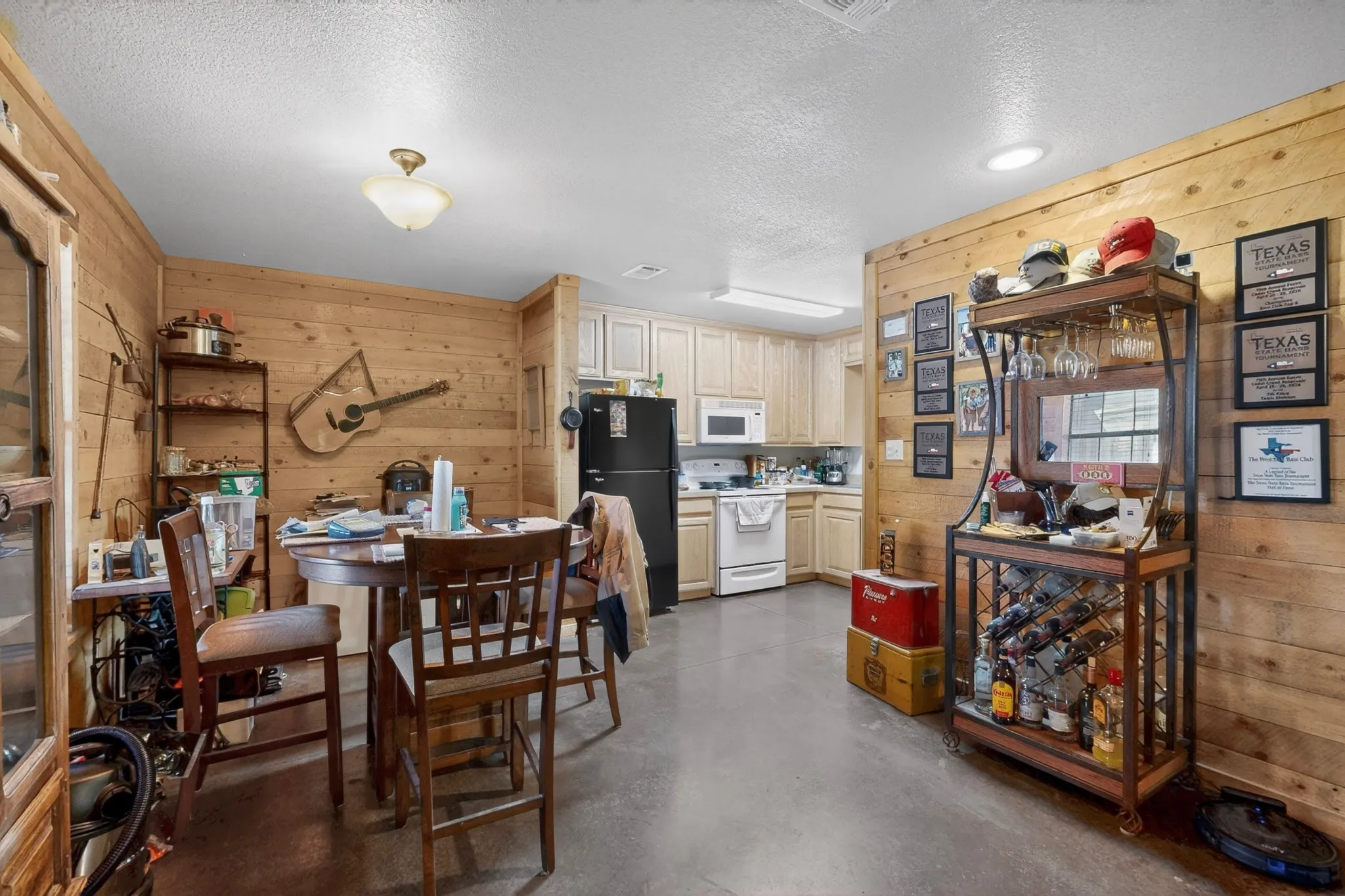 Triplex For Sale in Johnson County , 4505 County Road 805f, Cleburne, Texas 76031, 26 Bedroom, 26 Bathroom, Garage spaces, 15,680 Sqft, built in 2015, Price $2,600,000, mls#21289453, Real Estate Agent in Cleburne, Homes For Sale in Johnson county, Homes For Sale in Cleburne, Realtor in Cleburne Texas, Real Estate Brokerage Independent Realty Texas, Luminita Cordes Realtor