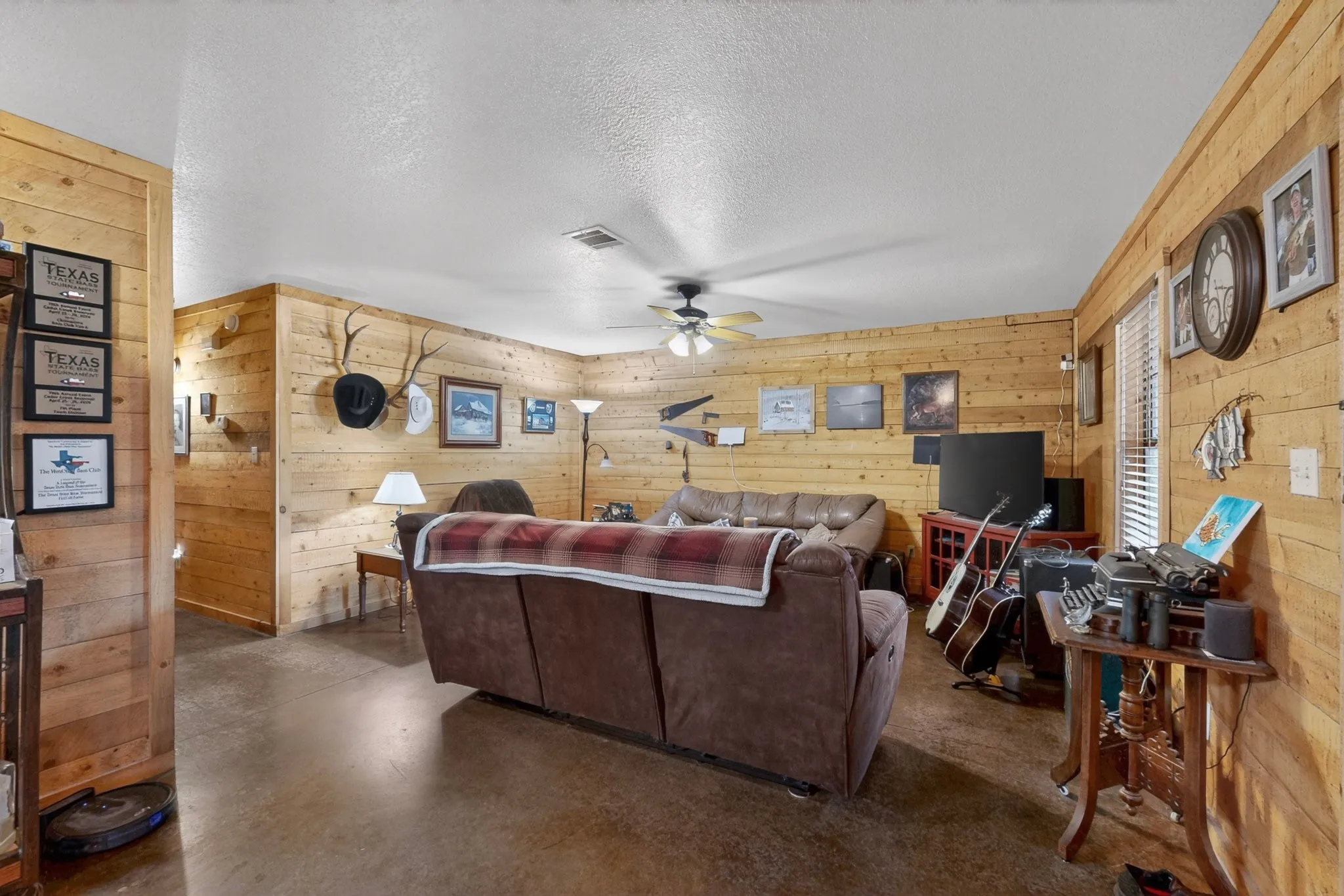 Triplex For Sale in Johnson County , 4505 County Road 805f, Cleburne, Texas 76031, 26 Bedroom, 26 Bathroom, Garage spaces, 15,680 Sqft, built in 2015, Price $2,600,000, mls#21289453, Real Estate Agent in Cleburne, Homes For Sale in Johnson county, Homes For Sale in Cleburne, Realtor in Cleburne Texas, Real Estate Brokerage Independent Realty Texas, Luminita Cordes Realtor
