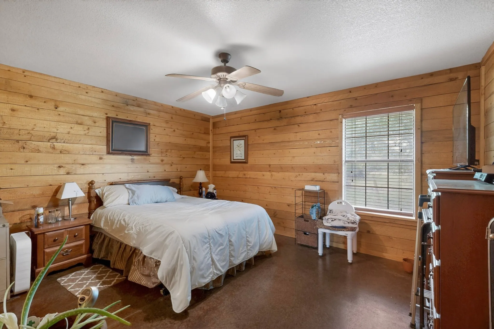 Triplex For Sale in Johnson County , 4505 County Road 805f, Cleburne, Texas 76031, 26 Bedroom, 26 Bathroom, Garage spaces, 15,680 Sqft, built in 2015, Price $2,600,000, mls#21289453, Real Estate Agent in Cleburne, Homes For Sale in Johnson county, Homes For Sale in Cleburne, Realtor in Cleburne Texas, Real Estate Brokerage Independent Realty Texas, Luminita Cordes Realtor