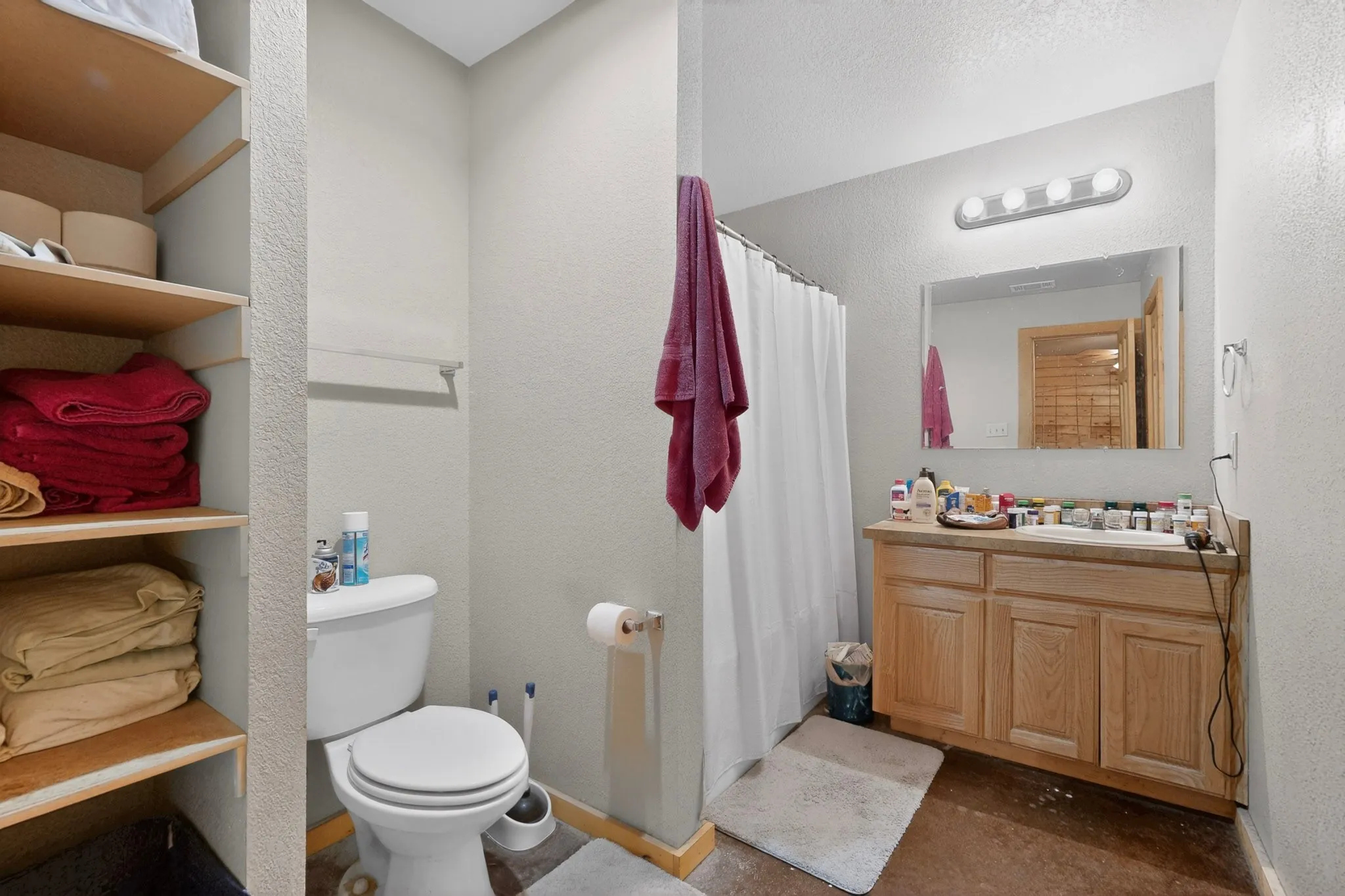 Triplex For Sale in Johnson County , 4505 County Road 805f, Cleburne, Texas 76031, 26 Bedroom, 26 Bathroom, Garage spaces, 15,680 Sqft, built in 2015, Price $2,600,000, mls#21289453, Real Estate Agent in Cleburne, Homes For Sale in Johnson county, Homes For Sale in Cleburne, Realtor in Cleburne Texas, Real Estate Brokerage Independent Realty Texas, Luminita Cordes Realtor