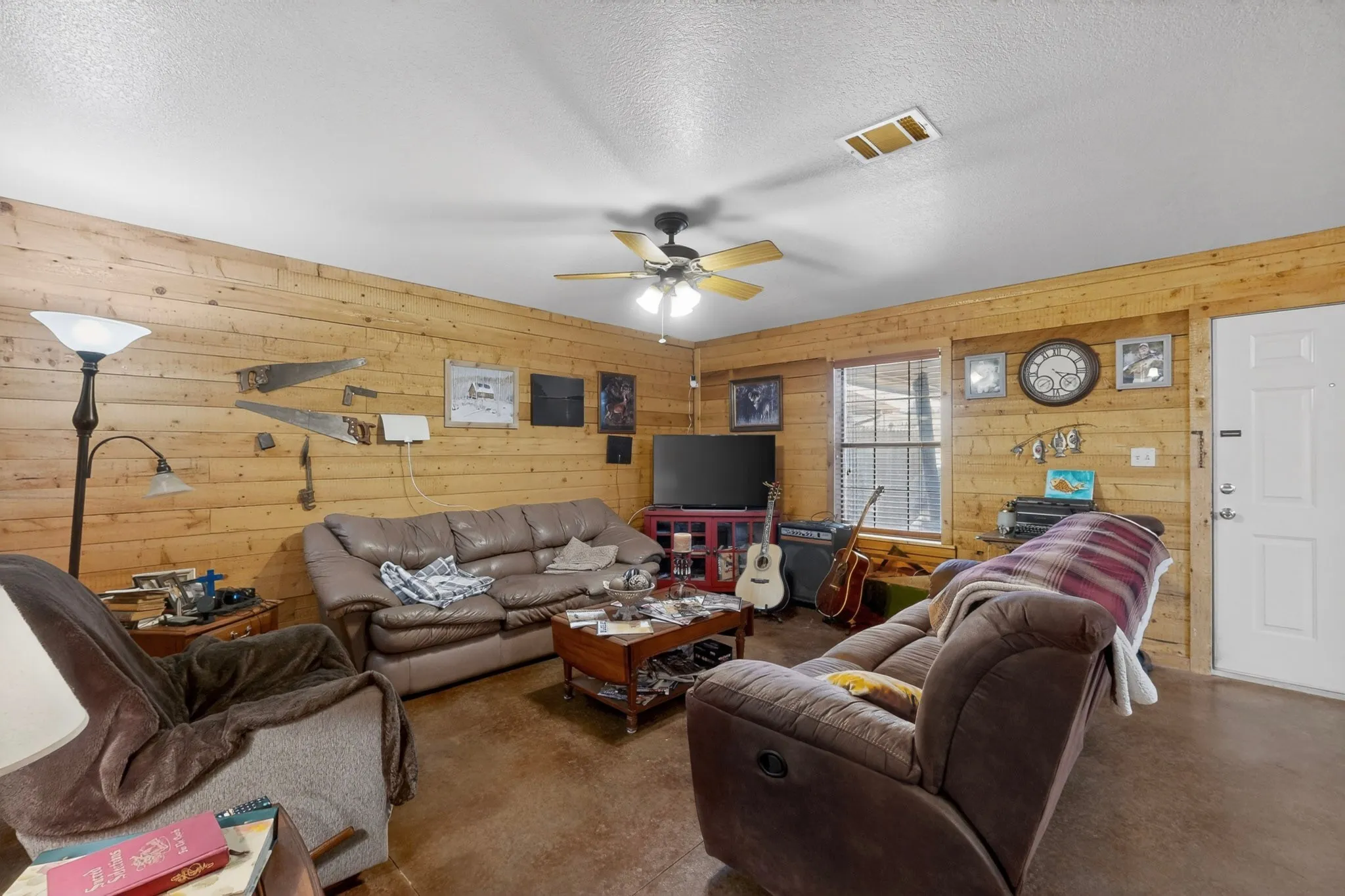 Triplex For Sale in Johnson County , 4505 County Road 805f, Cleburne, Texas 76031, 26 Bedroom, 26 Bathroom, Garage spaces, 15,680 Sqft, built in 2015, Price $2,600,000, mls#21289453, Real Estate Agent in Cleburne, Homes For Sale in Johnson county, Homes For Sale in Cleburne, Realtor in Cleburne Texas, Real Estate Brokerage Independent Realty Texas, Luminita Cordes Realtor
