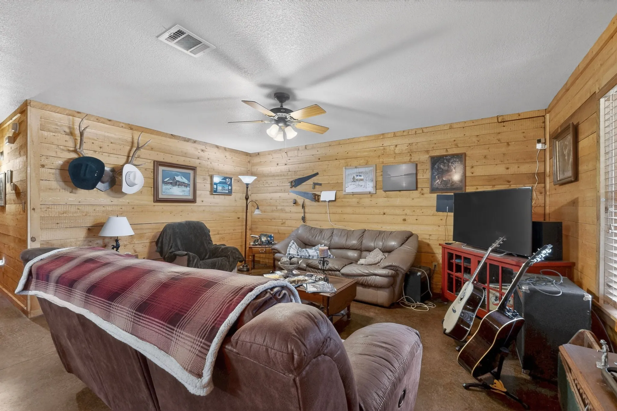 Triplex For Sale in Johnson County , 4505 County Road 805f, Cleburne, Texas 76031, 26 Bedroom, 26 Bathroom, Garage spaces, 15,680 Sqft, built in 2015, Price $2,600,000, mls#21289453, Real Estate Agent in Cleburne, Homes For Sale in Johnson county, Homes For Sale in Cleburne, Realtor in Cleburne Texas, Real Estate Brokerage Independent Realty Texas, Luminita Cordes Realtor