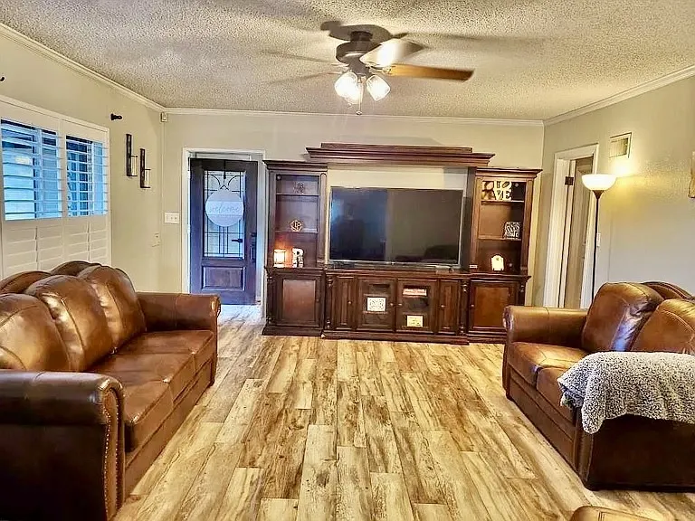 Single Family Residence For Sale in Hardeman County , 805 W 3rd Street, Quanah, Texas 79252, 4 Bedroom, 3 Bathroom, Garage spaces, 2,605 Sqft, built in 1954, mls#21289974, Real Estate Agent in Quanah, Homes For Sale in Hardeman county, Homes For Sale in Quanah, Realtor in Quanah Texas, Real Estate Brokerage Independent Realty Texas, Luminita Cordes Realtor