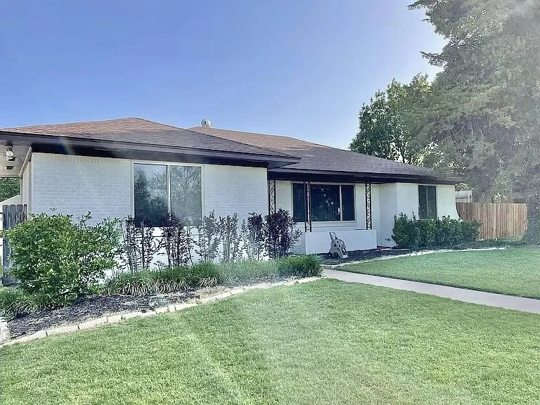 Single Family Residence For Sale in Hardeman County , 805 W 3rd Street, Quanah, Texas 79252, 4 Bedroom, 3 Bathroom, Garage spaces, 2,605 Sqft, built in 1954, mls#21289974, Real Estate Agent in Quanah, Homes For Sale in Hardeman county, Homes For Sale in Quanah, Realtor in Quanah Texas, Real Estate Brokerage Independent Realty Texas, Luminita Cordes Realtor