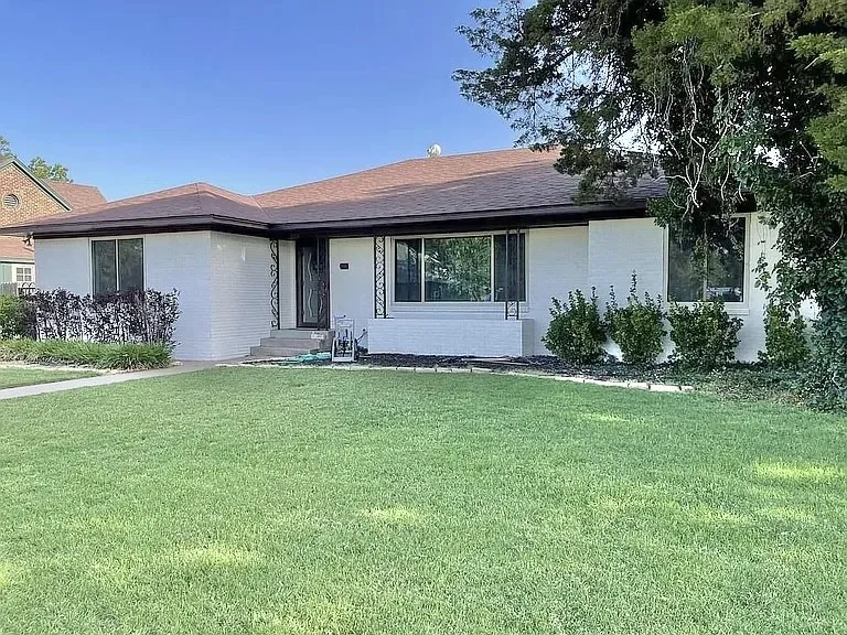 Single Family Residence For Sale in Hardeman County , 805 W 3rd Street, Quanah, Texas 79252, 4 Bedroom, 3 Bathroom, Garage spaces, 2,605 Sqft, built in 1954, mls#21289974, Real Estate Agent in Quanah, Homes For Sale in Hardeman county, Homes For Sale in Quanah, Realtor in Quanah Texas, Real Estate Brokerage Independent Realty Texas, Luminita Cordes Realtor
