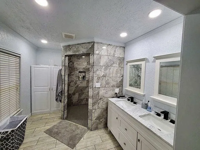 Single Family Residence For Sale in Hardeman County , 805 W 3rd Street, Quanah, Texas 79252, 4 Bedroom, 3 Bathroom, Garage spaces, 2,605 Sqft, built in 1954, mls#21289974, Real Estate Agent in Quanah, Homes For Sale in Hardeman county, Homes For Sale in Quanah, Realtor in Quanah Texas, Real Estate Brokerage Independent Realty Texas, Luminita Cordes Realtor