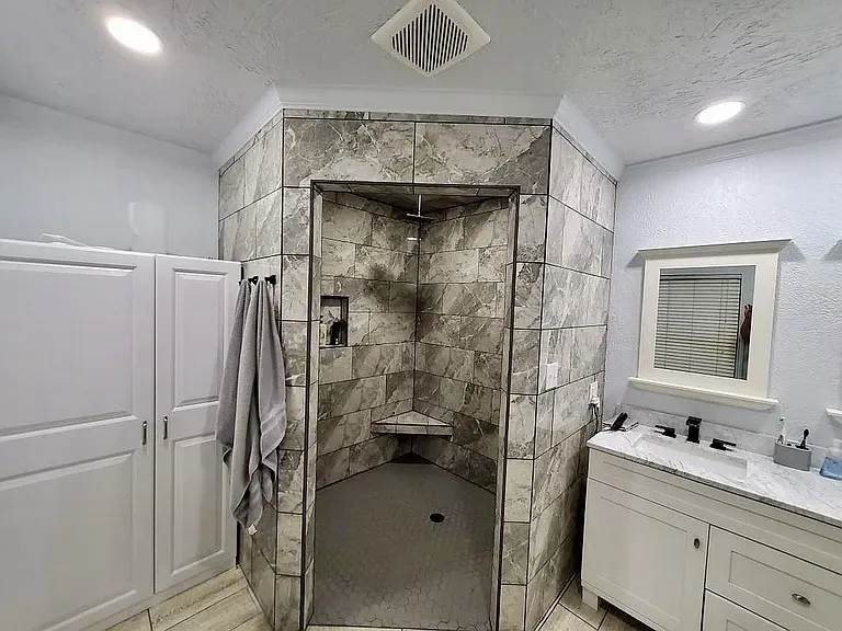 Single Family Residence For Sale in Hardeman County , 805 W 3rd Street, Quanah, Texas 79252, 4 Bedroom, 3 Bathroom, Garage spaces, 2,605 Sqft, built in 1954, mls#21289974, Real Estate Agent in Quanah, Homes For Sale in Hardeman county, Homes For Sale in Quanah, Realtor in Quanah Texas, Real Estate Brokerage Independent Realty Texas, Luminita Cordes Realtor