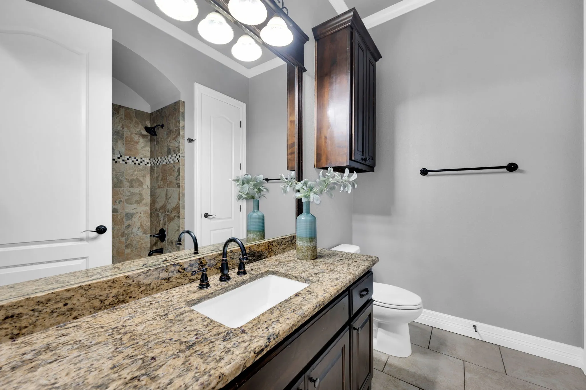 Secondary full bath