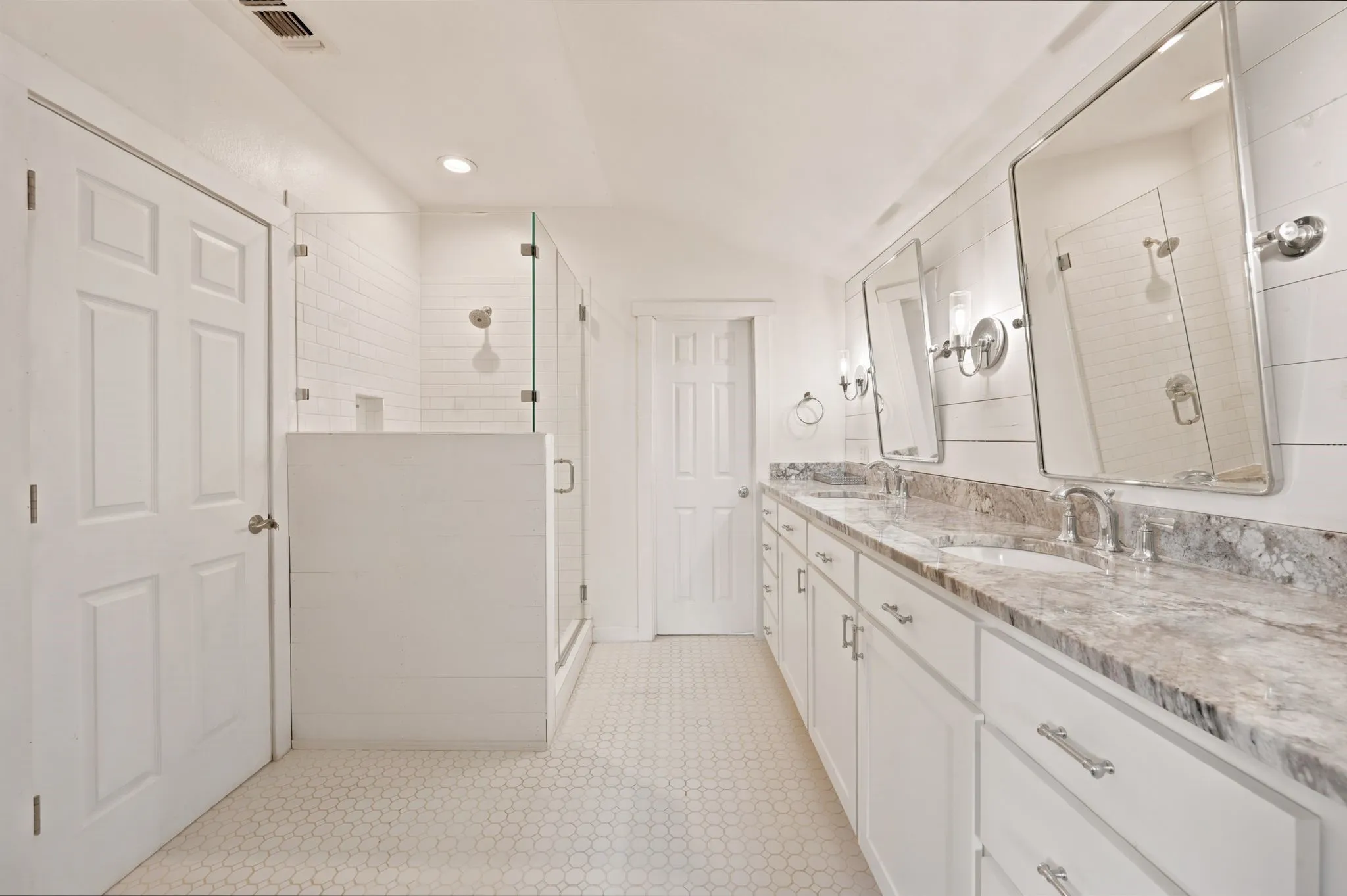 Farm For Sale in Palo Pinto County , 923 Natty Flat Road Farm-Ranch, Lipan, Texas 76462, 4 Bedroom, 3 Bathroom, Garage spaces, 2,304 Sqft, built in 1918, mls#21283116, Real Estate Agent in Lipan, Homes For Sale in Palo Pinto county, Homes For Sale in Lipan, Realtor in Lipan Texas, Real Estate Brokerage Independent Realty Texas, Luminita Cordes Realtor