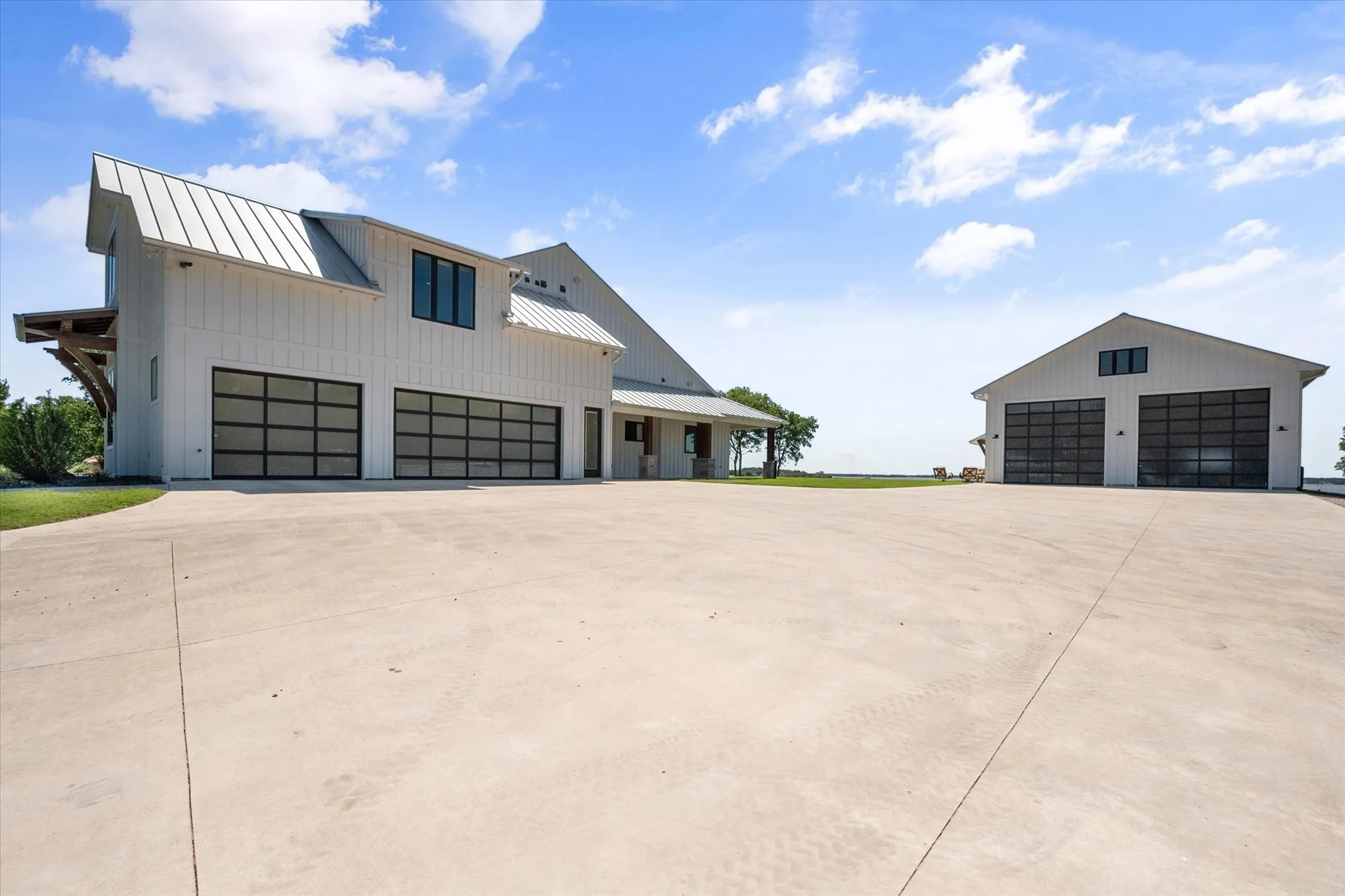 Single Family Residence For Sale in Navarro County , 121 Elm, Kerens, Texas 75144, 10 Bedroom, 8 Bathroom, 7 Garage spaces, 6,635 Sqft, built in 2023, Price $9,750,000, mls#21285188, Real Estate Agent in Kerens, Homes For Sale in Navarro county, Homes For Sale in Kerens, Realtor in Kerens Texas, Real Estate Brokerage Independent Realty Texas, Luminita Cordes Realtor