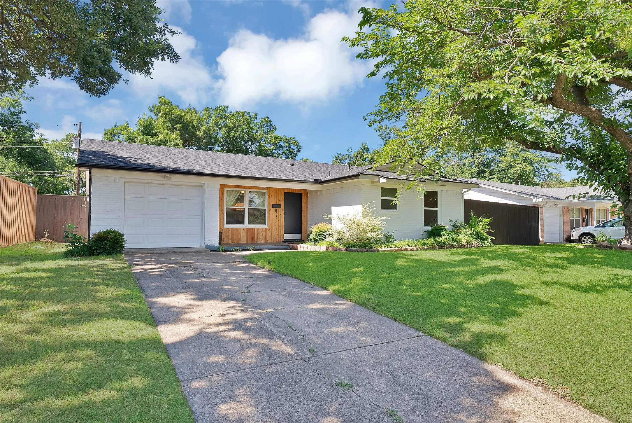 Single Family Residence For Sale in Dallas County , 533 Fairview Drive, Richardson, Texas 75081, 3 Bedroom, 2 Bathroom, 1 Garage spaces, 1,260 Sqft, built in 1960, mls#21287239, Real Estate Agent in Richardson, Homes For Sale in Dallas county, Homes For Sale in Richardson, Realtor in Richardson Texas, Real Estate Brokerage Independent Realty Texas, Luminita Cordes Realtor