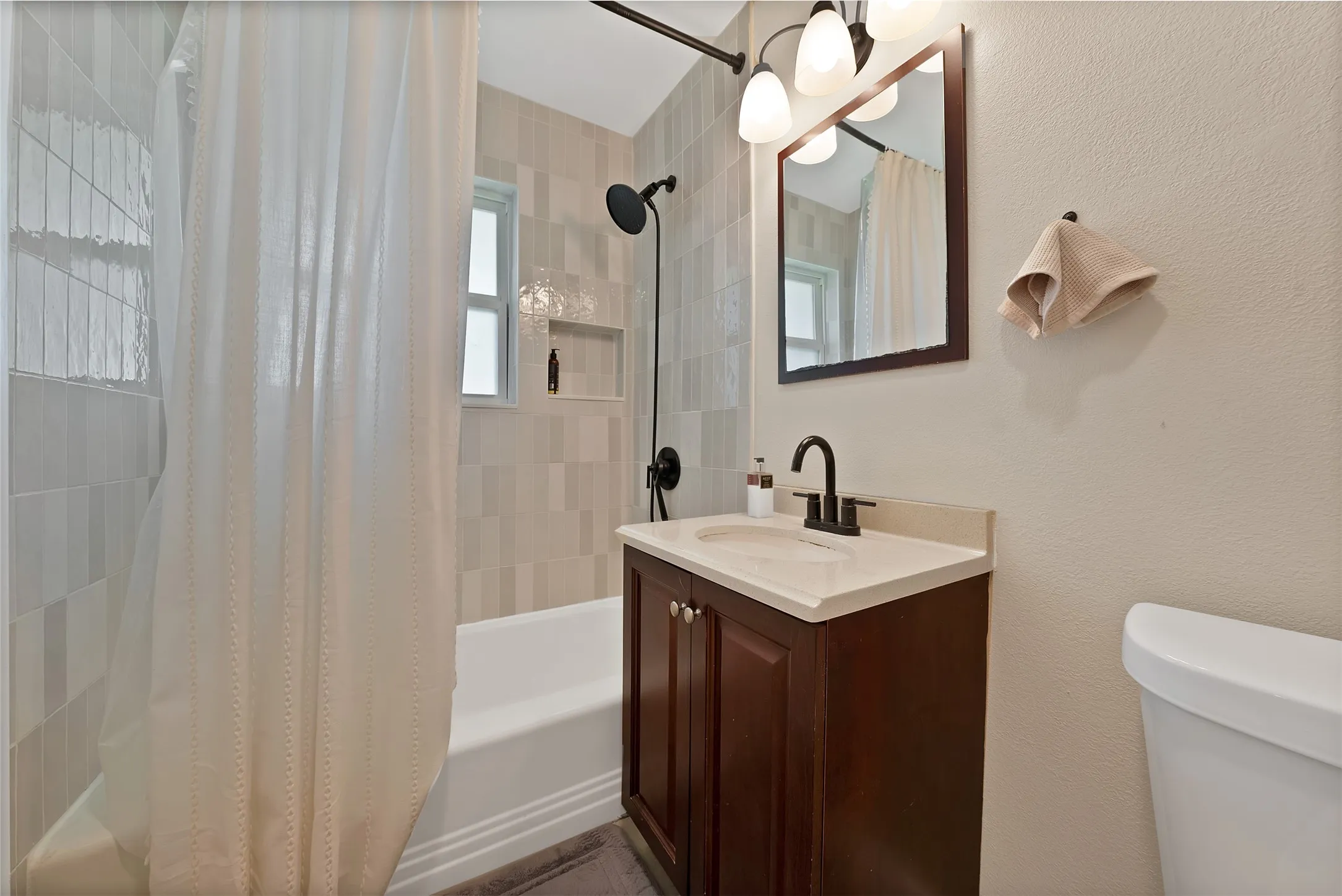 Single Family Residence For Sale in Dallas County , 533 Fairview Drive, Richardson, Texas 75081, 3 Bedroom, 2 Bathroom, 1 Garage spaces, 1,260 Sqft, built in 1960, mls#21287239, Real Estate Agent in Richardson, Homes For Sale in Dallas county, Homes For Sale in Richardson, Realtor in Richardson Texas, Real Estate Brokerage Independent Realty Texas, Luminita Cordes Realtor