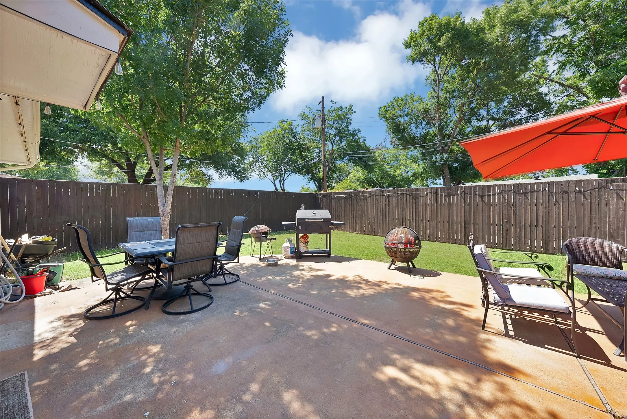 Single Family Residence For Sale in Dallas County , 533 Fairview Drive, Richardson, Texas 75081, 3 Bedroom, 2 Bathroom, 1 Garage spaces, 1,260 Sqft, built in 1960, mls#21287239, Real Estate Agent in Richardson, Homes For Sale in Dallas county, Homes For Sale in Richardson, Realtor in Richardson Texas, Real Estate Brokerage Independent Realty Texas, Luminita Cordes Realtor