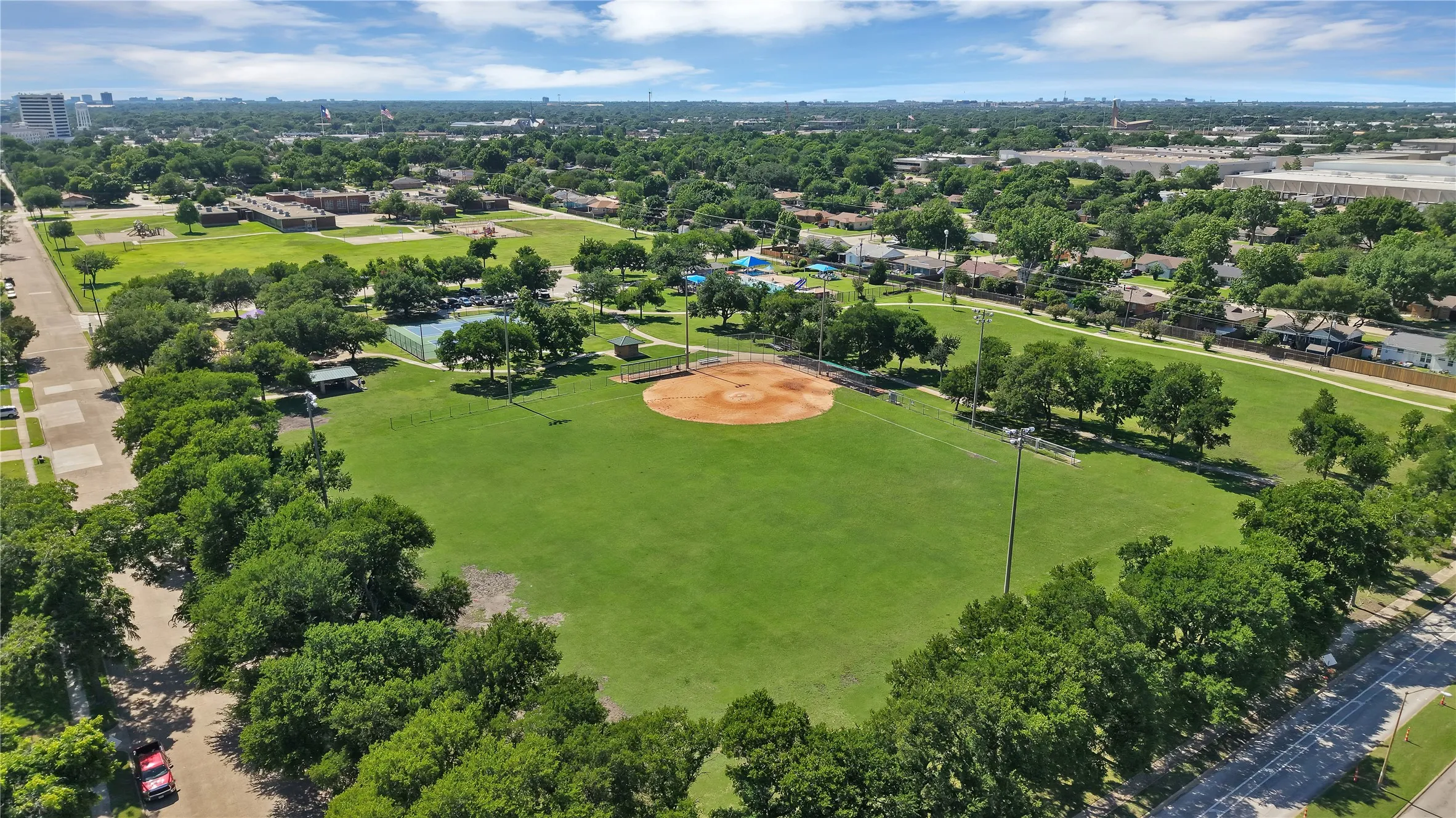 Single Family Residence For Sale in Dallas County , 533 Fairview Drive, Richardson, Texas 75081, 3 Bedroom, 2 Bathroom, 1 Garage spaces, 1,260 Sqft, built in 1960, mls#21287239, Real Estate Agent in Richardson, Homes For Sale in Dallas county, Homes For Sale in Richardson, Realtor in Richardson Texas, Real Estate Brokerage Independent Realty Texas, Luminita Cordes Realtor