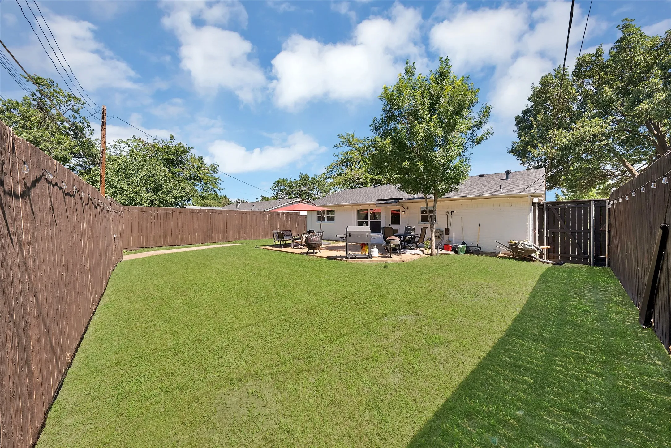Single Family Residence For Sale in Dallas County , 533 Fairview Drive, Richardson, Texas 75081, 3 Bedroom, 2 Bathroom, 1 Garage spaces, 1,260 Sqft, built in 1960, mls#21287239, Real Estate Agent in Richardson, Homes For Sale in Dallas county, Homes For Sale in Richardson, Realtor in Richardson Texas, Real Estate Brokerage Independent Realty Texas, Luminita Cordes Realtor