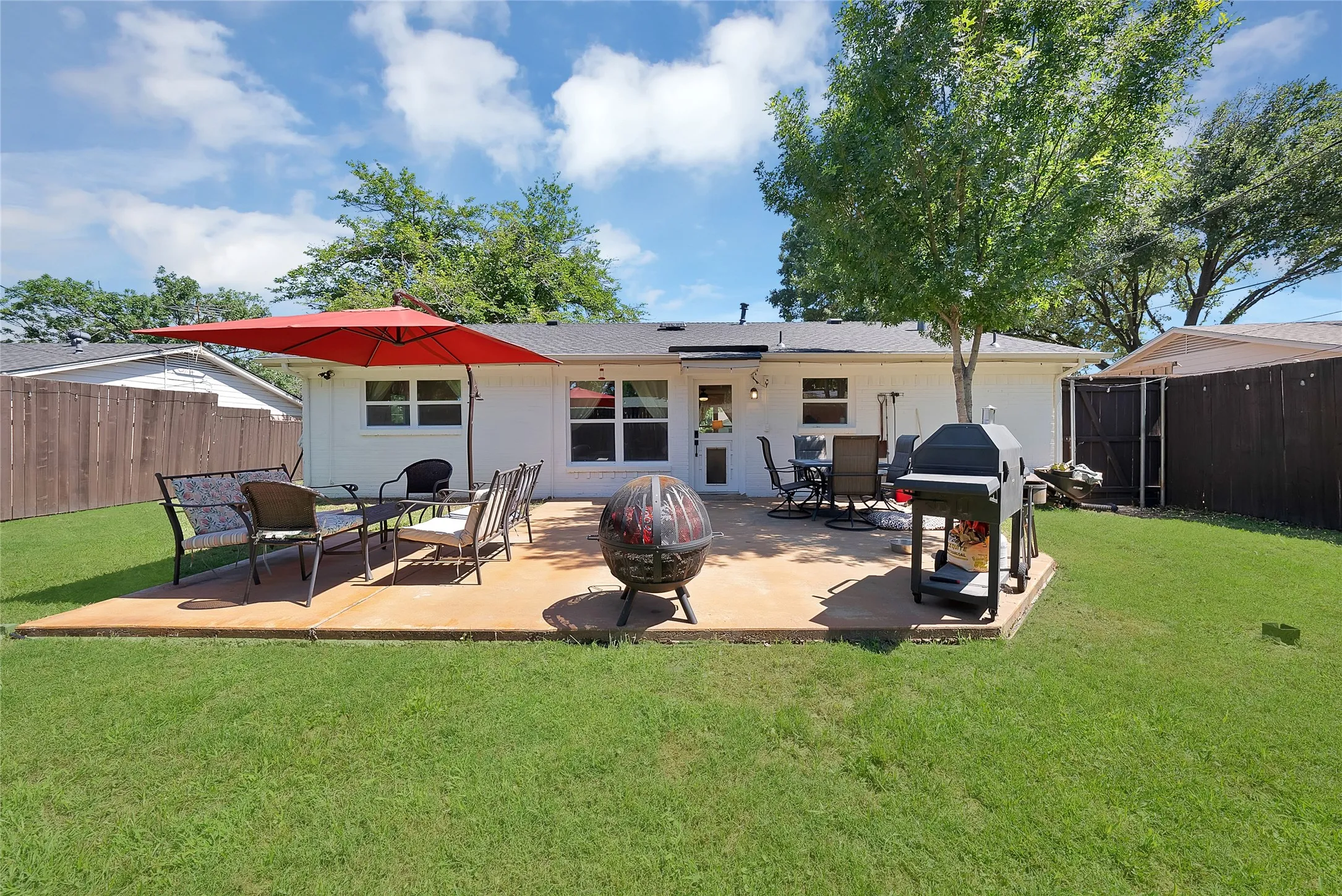Single Family Residence For Sale in Dallas County , 533 Fairview Drive, Richardson, Texas 75081, 3 Bedroom, 2 Bathroom, 1 Garage spaces, 1,260 Sqft, built in 1960, mls#21287239, Real Estate Agent in Richardson, Homes For Sale in Dallas county, Homes For Sale in Richardson, Realtor in Richardson Texas, Real Estate Brokerage Independent Realty Texas, Luminita Cordes Realtor