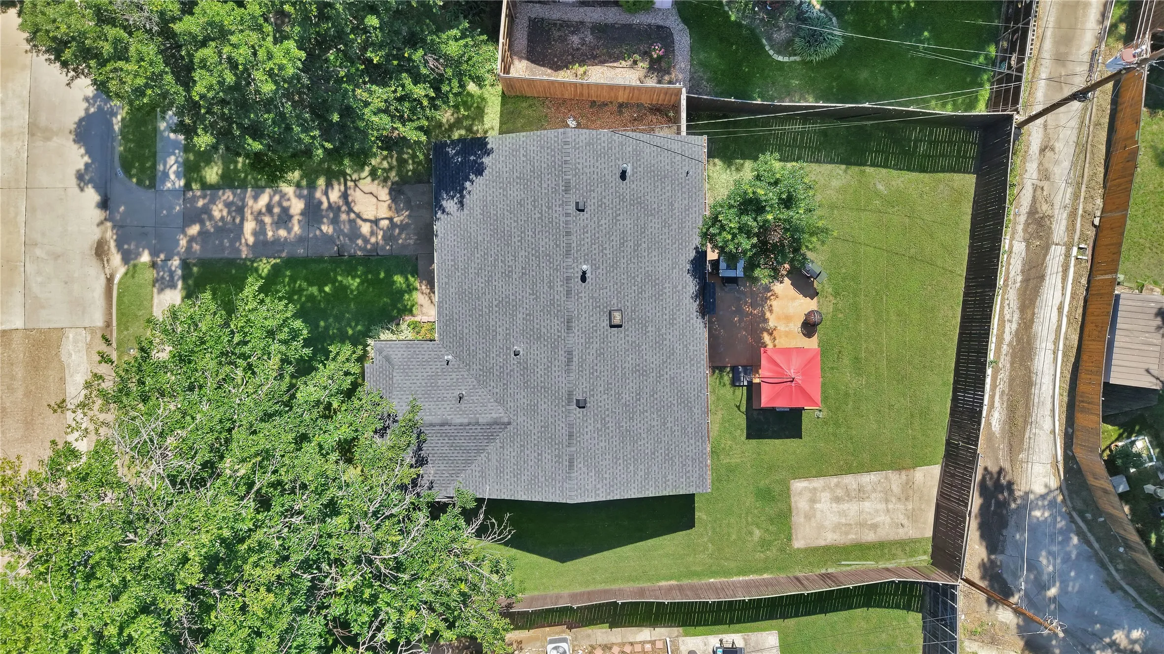Single Family Residence For Sale in Dallas County , 533 Fairview Drive, Richardson, Texas 75081, 3 Bedroom, 2 Bathroom, 1 Garage spaces, 1,260 Sqft, built in 1960, mls#21287239, Real Estate Agent in Richardson, Homes For Sale in Dallas county, Homes For Sale in Richardson, Realtor in Richardson Texas, Real Estate Brokerage Independent Realty Texas, Luminita Cordes Realtor