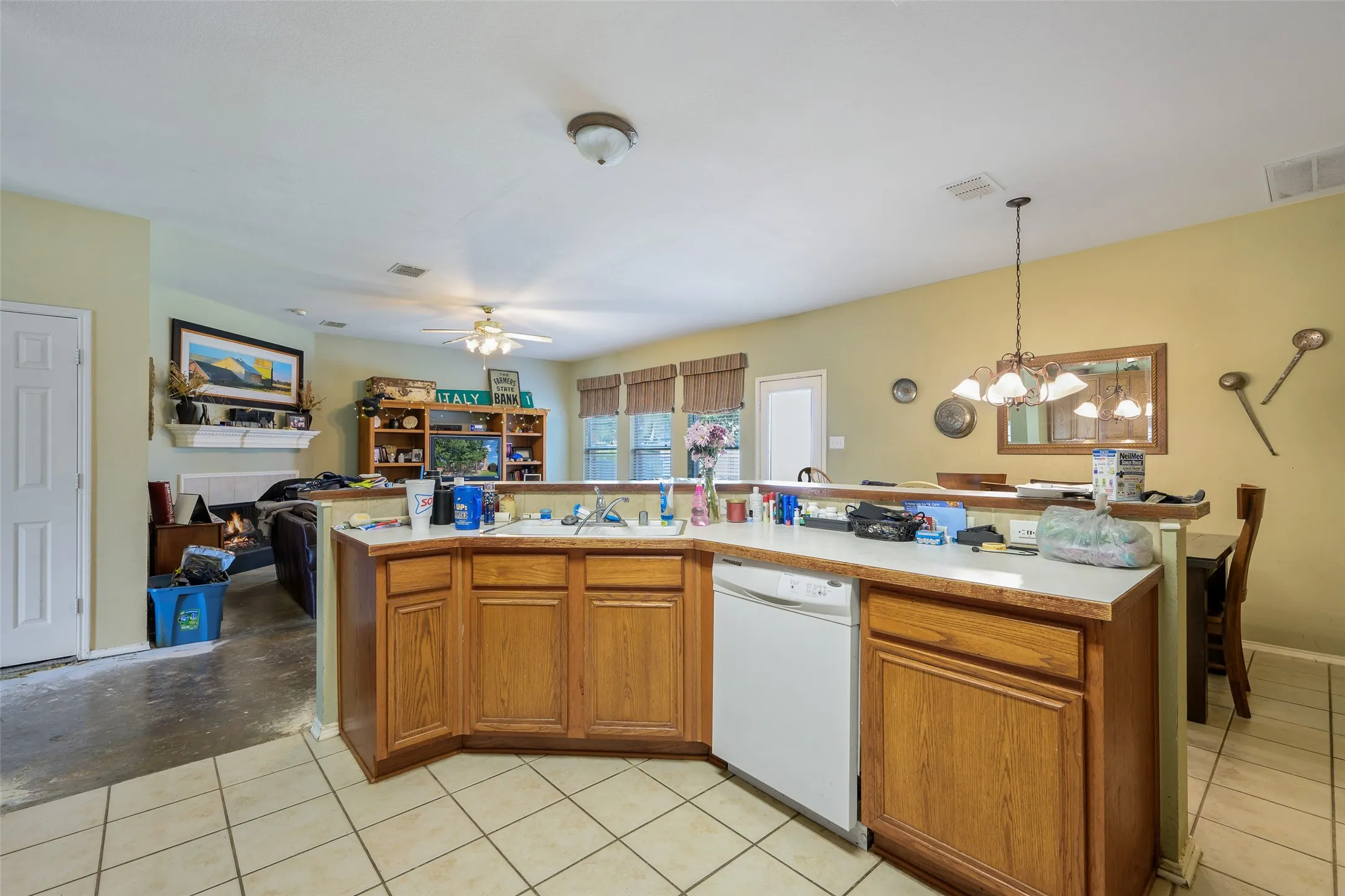 Single Family Residence For Sale in Collin County , 211 Mineral Springs Drive, Allen, Texas 75002, 4 Bedroom, 3 Bathroom, 3 Garage spaces, 2,617 Sqft, built in 2003, mls#21289000, Real Estate Agent in Allen, Homes For Sale in Collin county, Homes For Sale in Allen, Realtor in Allen Texas, Real Estate Brokerage Independent Realty Texas, Luminita Cordes Realtor