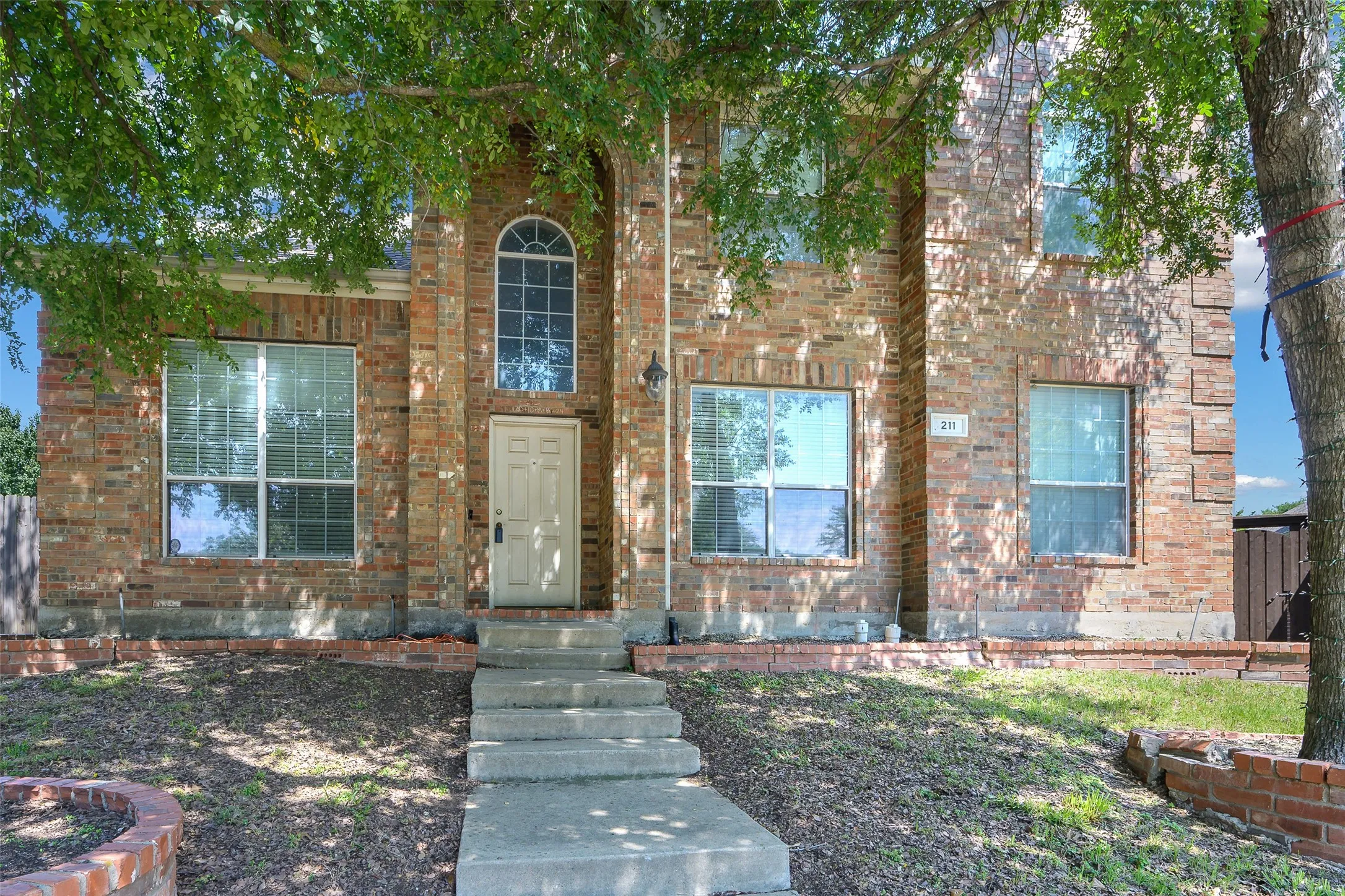 Single Family Residence For Sale in Collin County , 211 Mineral Springs Drive, Allen, Texas 75002, 4 Bedroom, 3 Bathroom, 3 Garage spaces, 2,617 Sqft, built in 2003, mls#21289000, Real Estate Agent in Allen, Homes For Sale in Collin county, Homes For Sale in Allen, Realtor in Allen Texas, Real Estate Brokerage Independent Realty Texas, Luminita Cordes Realtor