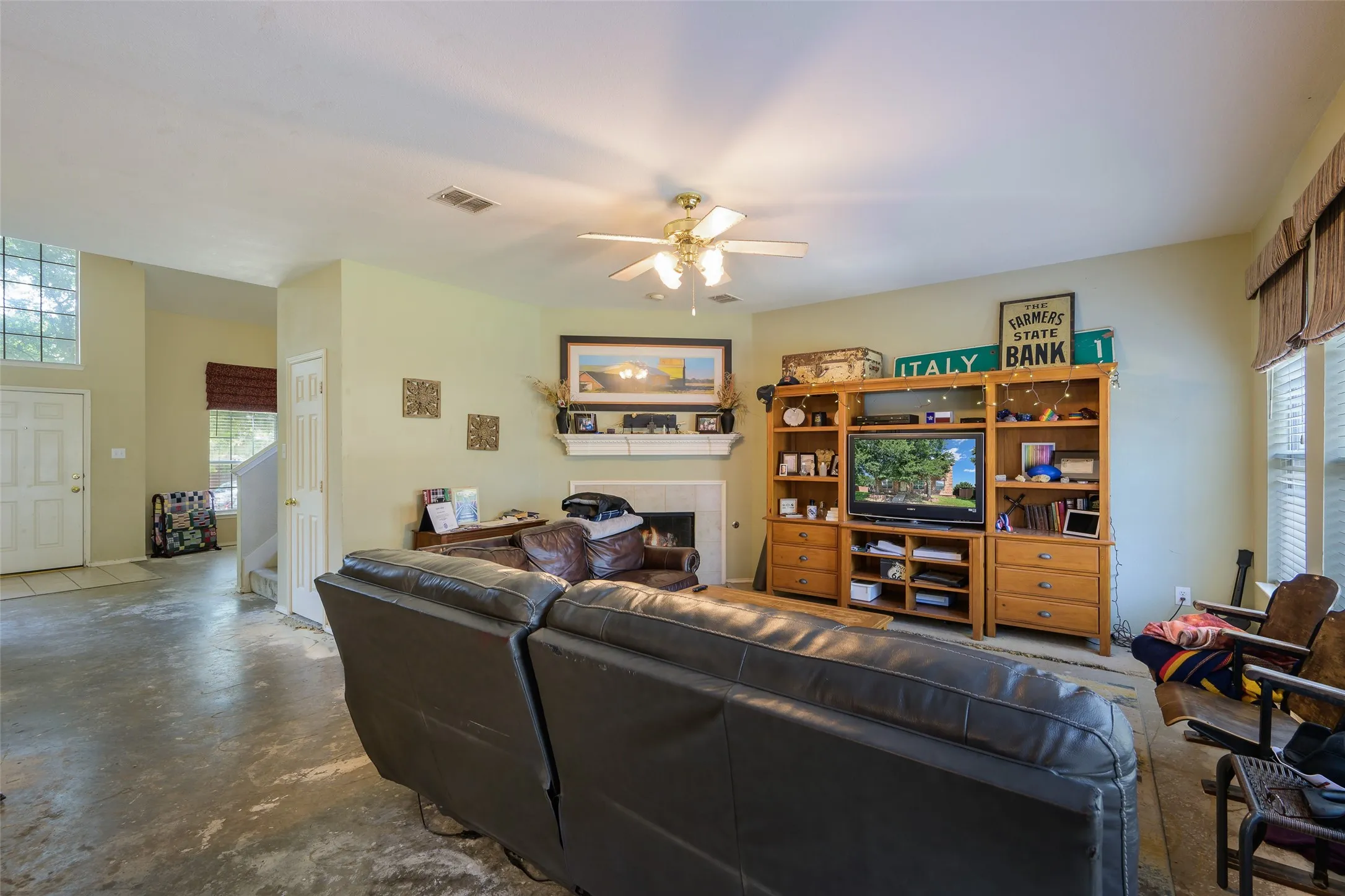 Single Family Residence For Sale in Collin County , 211 Mineral Springs Drive, Allen, Texas 75002, 4 Bedroom, 3 Bathroom, 3 Garage spaces, 2,617 Sqft, built in 2003, mls#21289000, Real Estate Agent in Allen, Homes For Sale in Collin county, Homes For Sale in Allen, Realtor in Allen Texas, Real Estate Brokerage Independent Realty Texas, Luminita Cordes Realtor