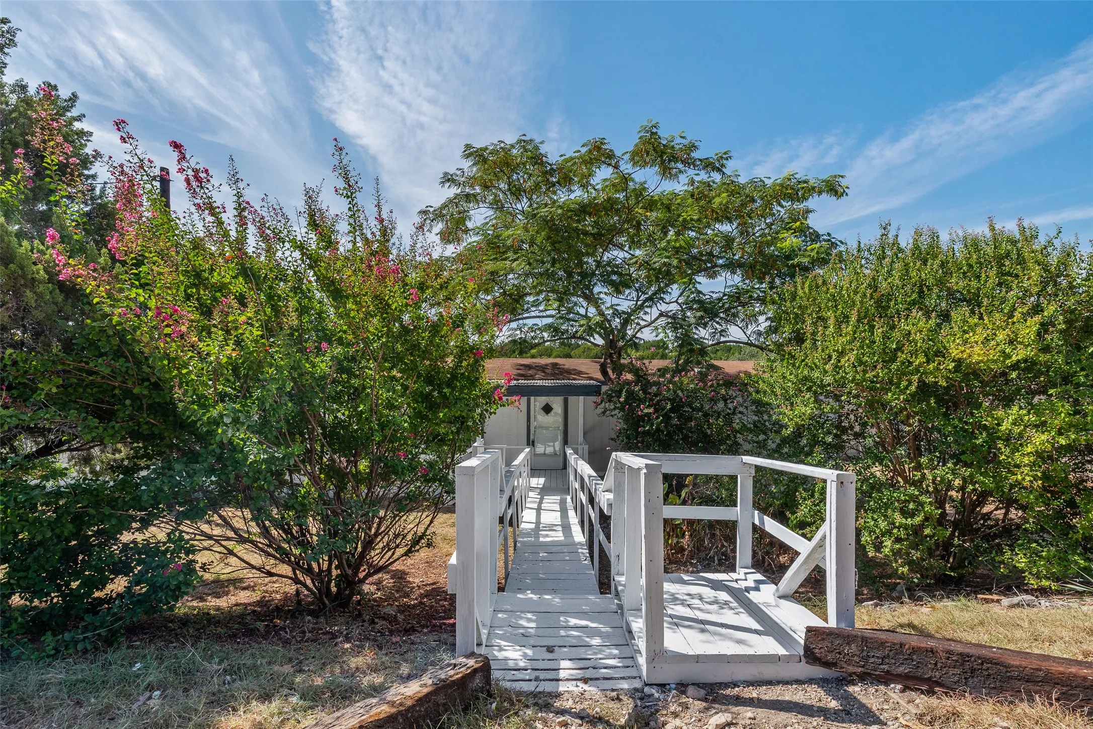 Mobile Home For Sale in Hood County , 1321 Phoenix Court, Granbury, Texas 76048, 3 Bedroom, 2 Bathroom, Garage spaces, 1,280 Sqft, built in 2006, mls#21289988, Real Estate Agent in Granbury, Homes For Sale in Hood county, Homes For Sale in Granbury, Realtor in Granbury Texas, Real Estate Brokerage Independent Realty Texas, Luminita Cordes Realtor