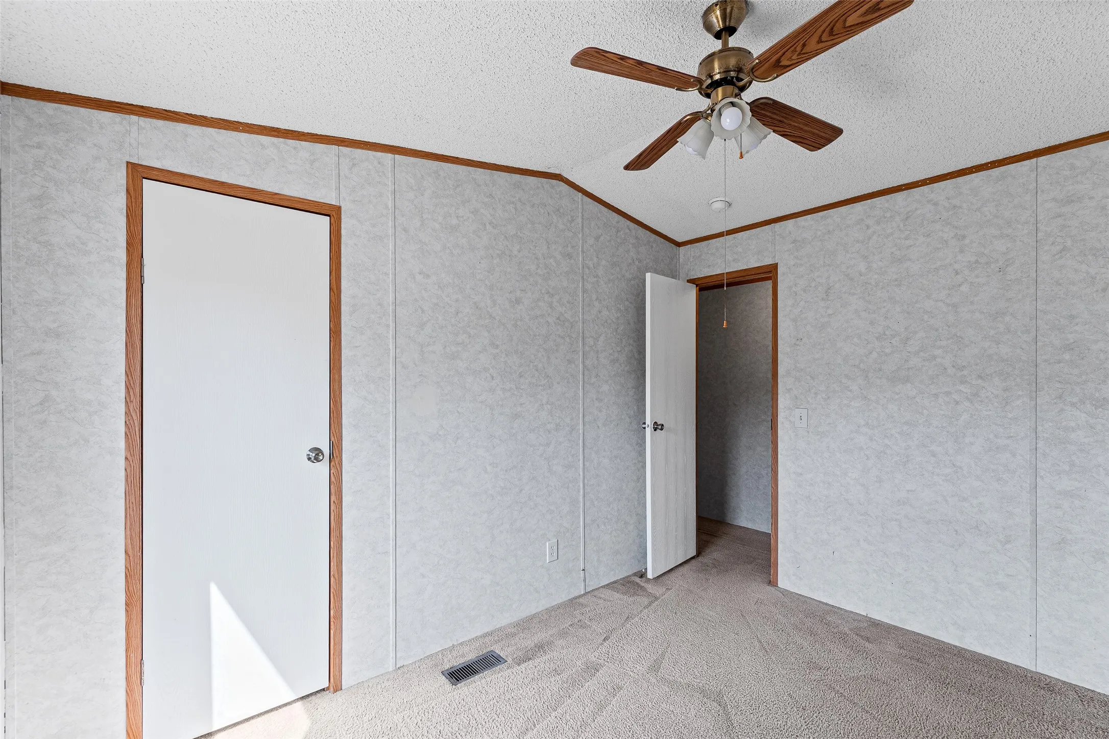 Mobile Home For Sale in Hood County , 1321 Phoenix Court, Granbury, Texas 76048, 3 Bedroom, 2 Bathroom, Garage spaces, 1,280 Sqft, built in 2006, mls#21289988, Real Estate Agent in Granbury, Homes For Sale in Hood county, Homes For Sale in Granbury, Realtor in Granbury Texas, Real Estate Brokerage Independent Realty Texas, Luminita Cordes Realtor