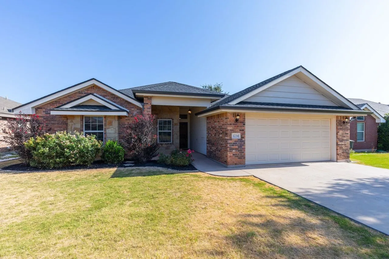 Single Family Residence For Rent in Taylor County , 1234 Briar Cliff Path, Abilene, Texas 79602, 4 Bedroom, 2 Bathroom, 2 Garage spaces, 1,801 Sqft, built in 2014, mls#21290065, Real Estate Agent in Abilene, Homes For Rent in Taylor county, Homes For Rent in Abilene, Realtor in Abilene Texas, Real Estate Brokerage Independent Realty Texas, Luminita Cordes Realtor