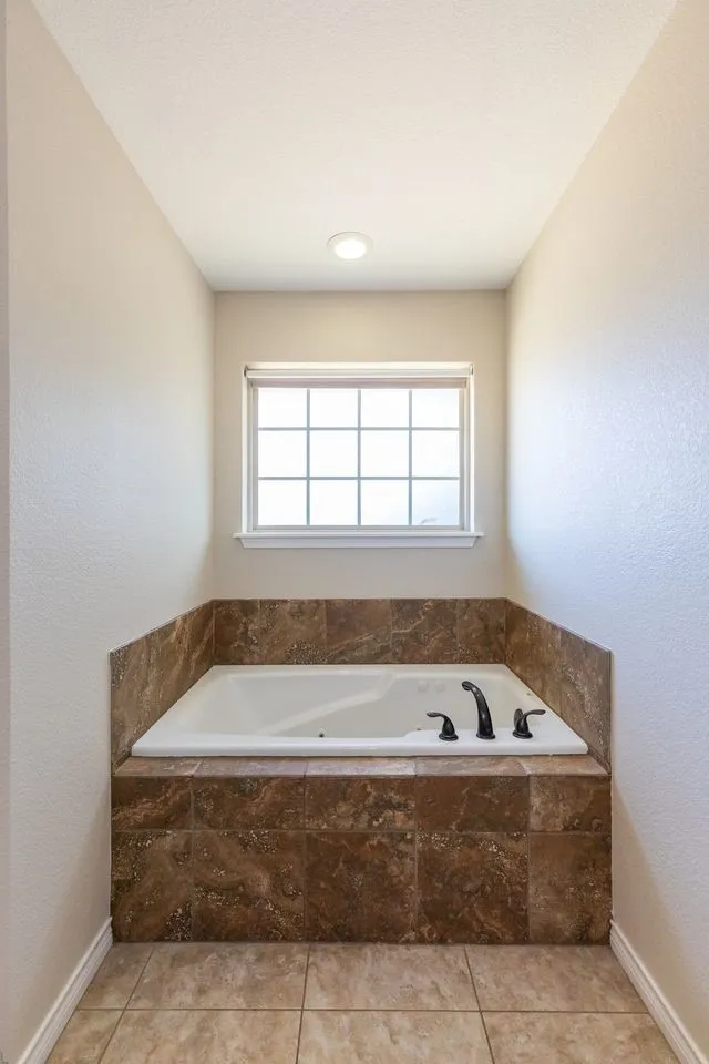 Single Family Residence For Rent in Taylor County , 1234 Briar Cliff Path, Abilene, Texas 79602, 4 Bedroom, 2 Bathroom, 2 Garage spaces, 1,801 Sqft, built in 2014, mls#21290065, Real Estate Agent in Abilene, Homes For Rent in Taylor county, Homes For Rent in Abilene, Realtor in Abilene Texas, Real Estate Brokerage Independent Realty Texas, Luminita Cordes Realtor