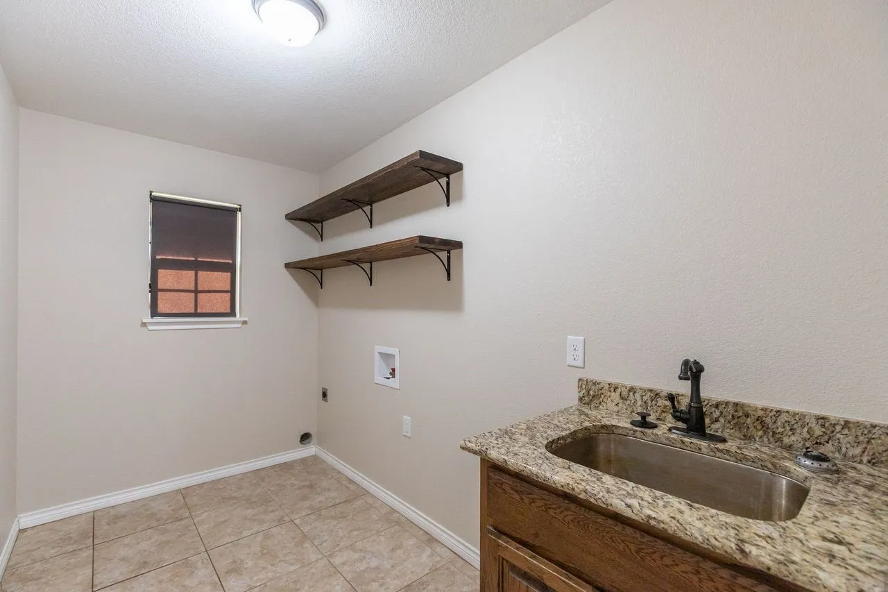 Single Family Residence For Rent in Taylor County , 1234 Briar Cliff Path, Abilene, Texas 79602, 4 Bedroom, 2 Bathroom, 2 Garage spaces, 1,801 Sqft, built in 2014, mls#21290065, Real Estate Agent in Abilene, Homes For Rent in Taylor county, Homes For Rent in Abilene, Realtor in Abilene Texas, Real Estate Brokerage Independent Realty Texas, Luminita Cordes Realtor
