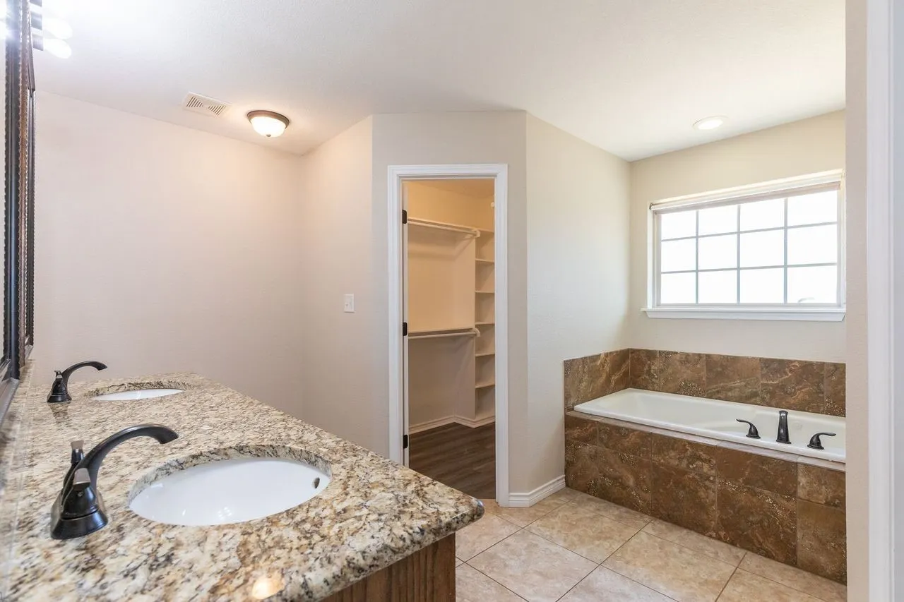 Single Family Residence For Rent in Taylor County , 1234 Briar Cliff Path, Abilene, Texas 79602, 4 Bedroom, 2 Bathroom, 2 Garage spaces, 1,801 Sqft, built in 2014, mls#21290065, Real Estate Agent in Abilene, Homes For Rent in Taylor county, Homes For Rent in Abilene, Realtor in Abilene Texas, Real Estate Brokerage Independent Realty Texas, Luminita Cordes Realtor