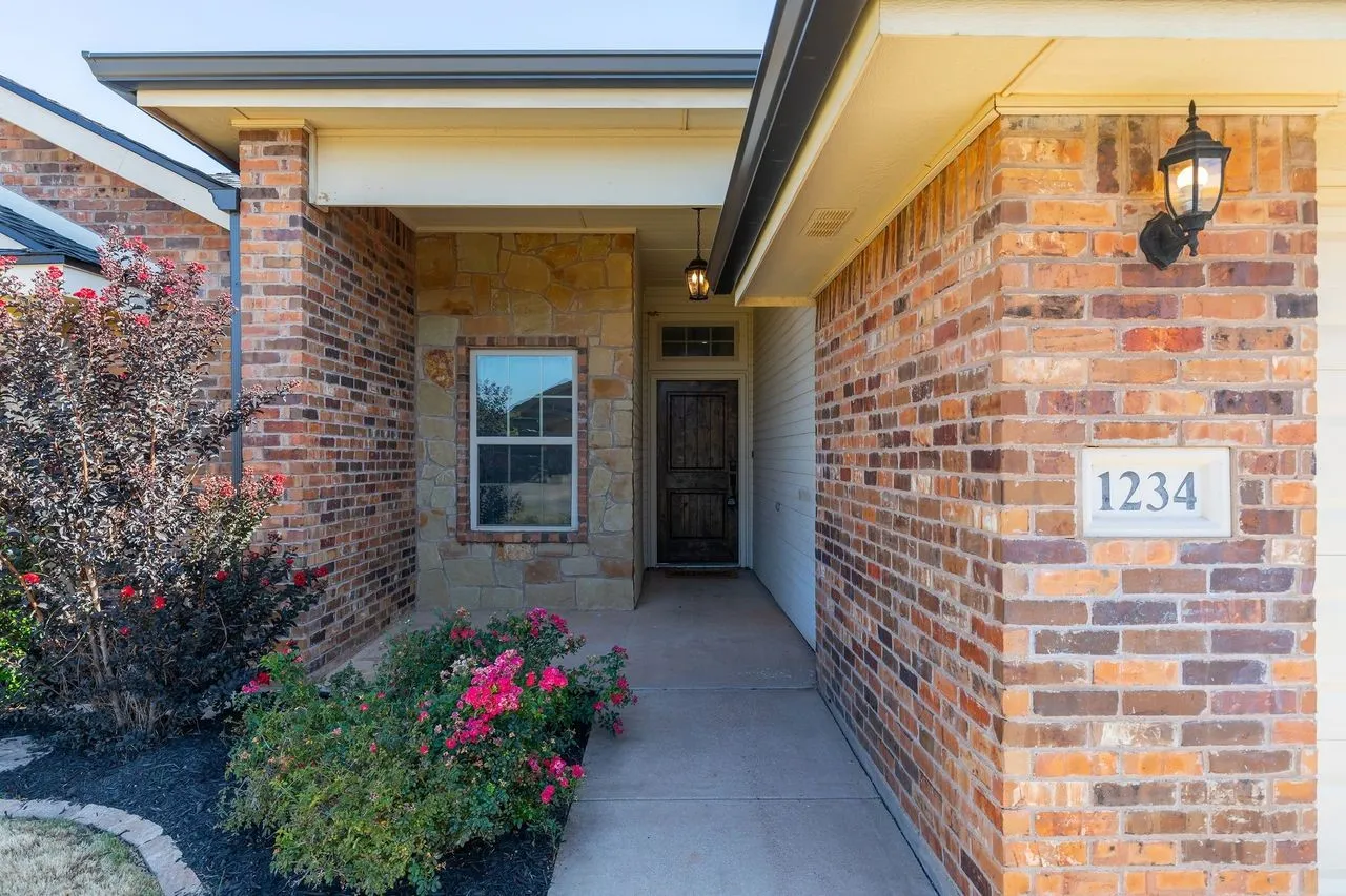 Single Family Residence For Rent in Taylor County , 1234 Briar Cliff Path, Abilene, Texas 79602, 4 Bedroom, 2 Bathroom, 2 Garage spaces, 1,801 Sqft, built in 2014, mls#21290065, Real Estate Agent in Abilene, Homes For Rent in Taylor county, Homes For Rent in Abilene, Realtor in Abilene Texas, Real Estate Brokerage Independent Realty Texas, Luminita Cordes Realtor