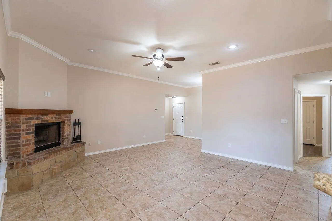 Single Family Residence For Rent in Taylor County , 1234 Briar Cliff Path, Abilene, Texas 79602, 4 Bedroom, 2 Bathroom, 2 Garage spaces, 1,801 Sqft, built in 2014, mls#21290065, Real Estate Agent in Abilene, Homes For Rent in Taylor county, Homes For Rent in Abilene, Realtor in Abilene Texas, Real Estate Brokerage Independent Realty Texas, Luminita Cordes Realtor