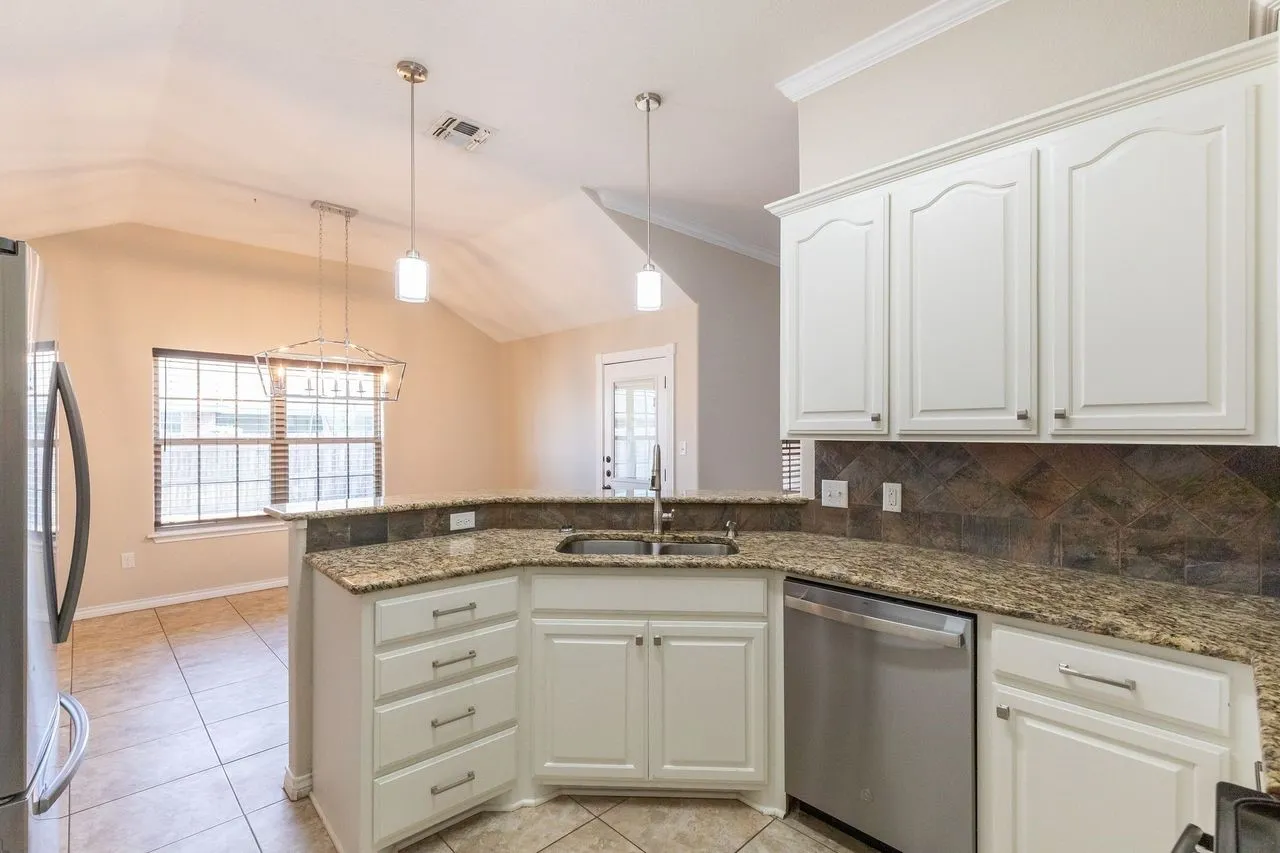 Single Family Residence For Rent in Taylor County , 1234 Briar Cliff Path, Abilene, Texas 79602, 4 Bedroom, 2 Bathroom, 2 Garage spaces, 1,801 Sqft, built in 2014, mls#21290065, Real Estate Agent in Abilene, Homes For Rent in Taylor county, Homes For Rent in Abilene, Realtor in Abilene Texas, Real Estate Brokerage Independent Realty Texas, Luminita Cordes Realtor