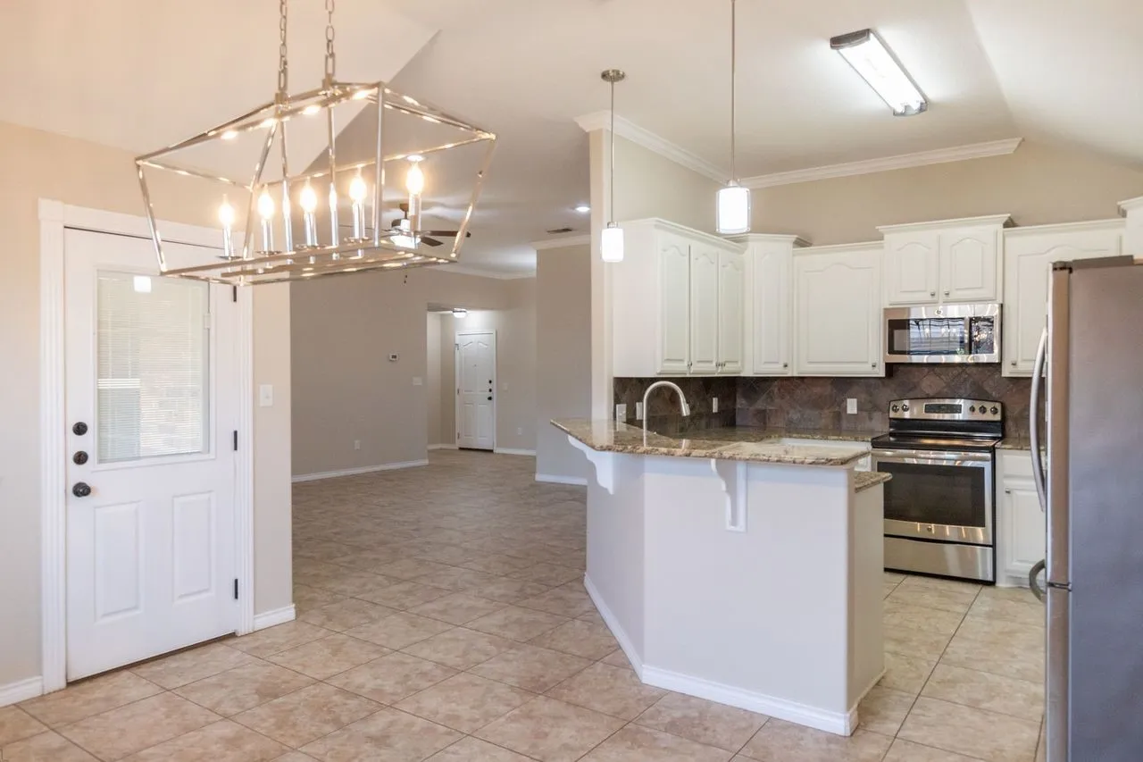 Single Family Residence For Rent in Taylor County , 1234 Briar Cliff Path, Abilene, Texas 79602, 4 Bedroom, 2 Bathroom, 2 Garage spaces, 1,801 Sqft, built in 2014, mls#21290065, Real Estate Agent in Abilene, Homes For Rent in Taylor county, Homes For Rent in Abilene, Realtor in Abilene Texas, Real Estate Brokerage Independent Realty Texas, Luminita Cordes Realtor