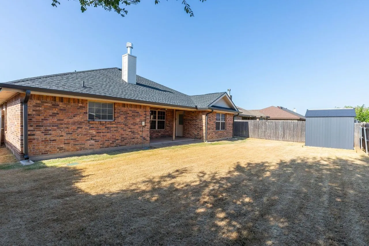 Single Family Residence For Rent in Taylor County , 1234 Briar Cliff Path, Abilene, Texas 79602, 4 Bedroom, 2 Bathroom, 2 Garage spaces, 1,801 Sqft, built in 2014, mls#21290065, Real Estate Agent in Abilene, Homes For Rent in Taylor county, Homes For Rent in Abilene, Realtor in Abilene Texas, Real Estate Brokerage Independent Realty Texas, Luminita Cordes Realtor