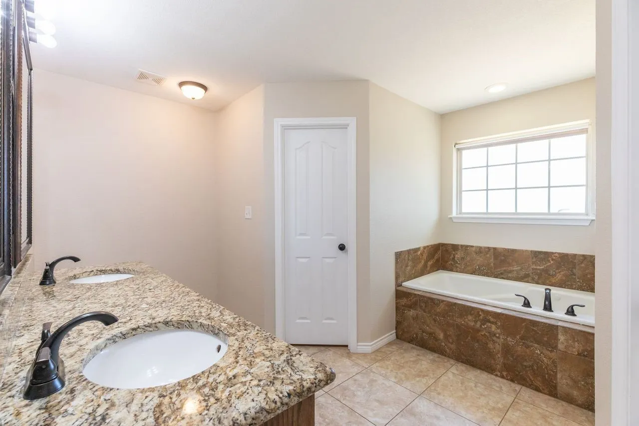 Single Family Residence For Rent in Taylor County , 1234 Briar Cliff Path, Abilene, Texas 79602, 4 Bedroom, 2 Bathroom, 2 Garage spaces, 1,801 Sqft, built in 2014, mls#21290065, Real Estate Agent in Abilene, Homes For Rent in Taylor county, Homes For Rent in Abilene, Realtor in Abilene Texas, Real Estate Brokerage Independent Realty Texas, Luminita Cordes Realtor